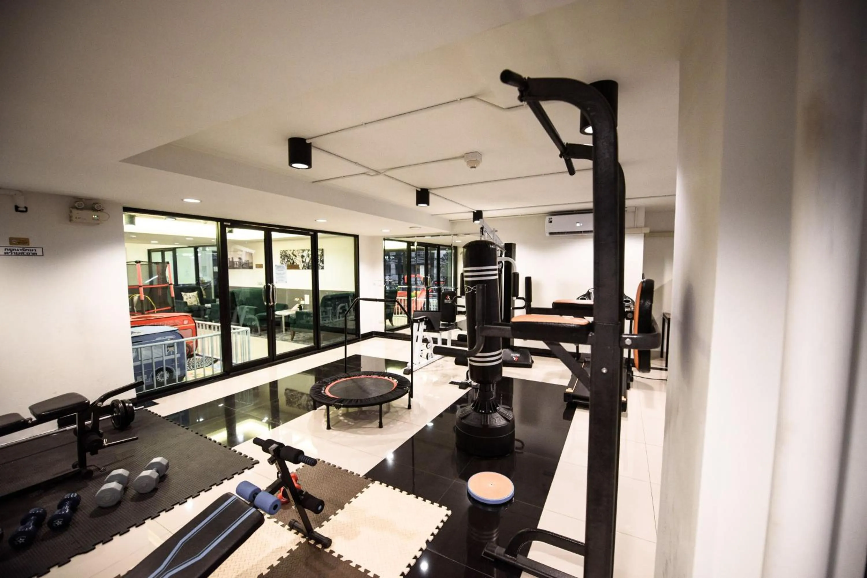 Fitness centre/facilities in 48 Metro Hotel