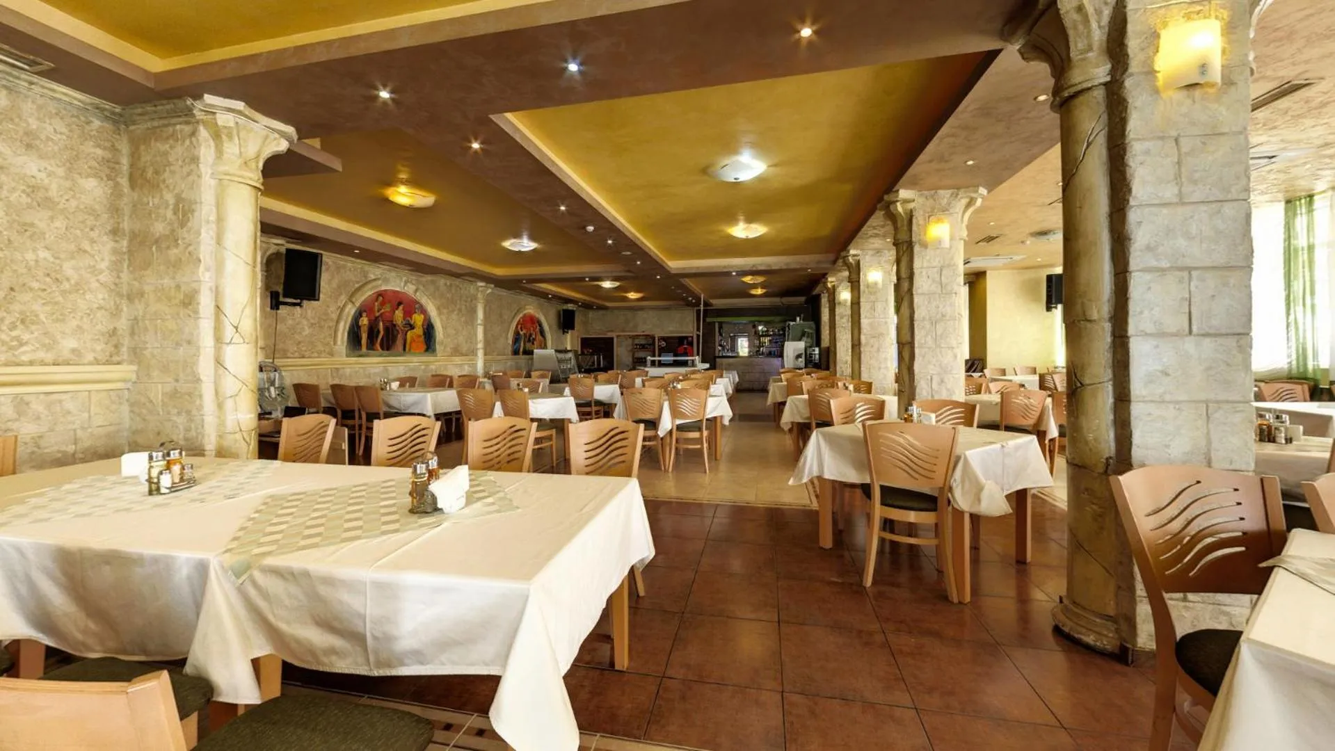 Restaurant/places to eat in Balneo & SPA Hotel Aura