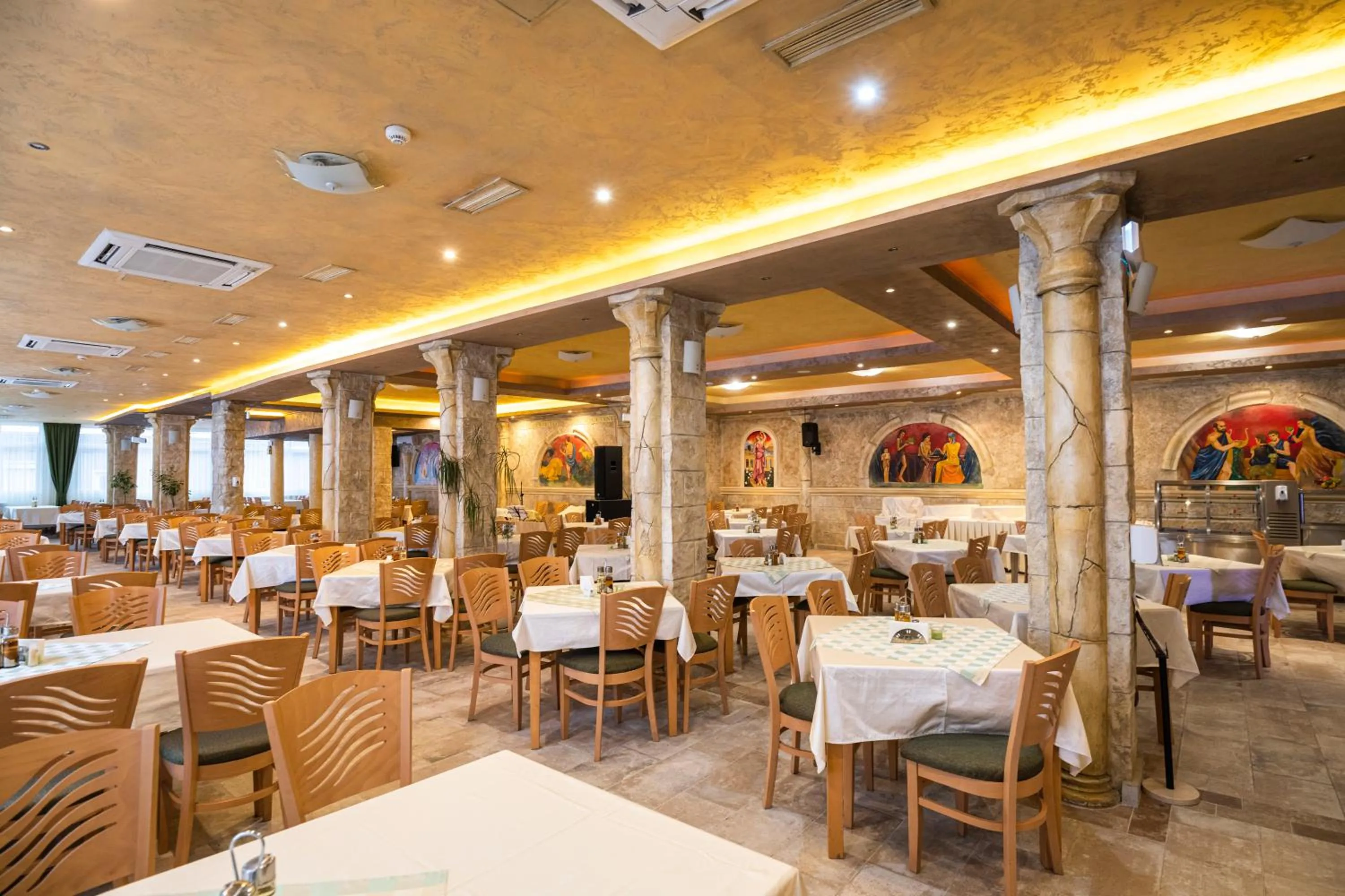 Restaurant/places to eat in Balneo & SPA Hotel Aura