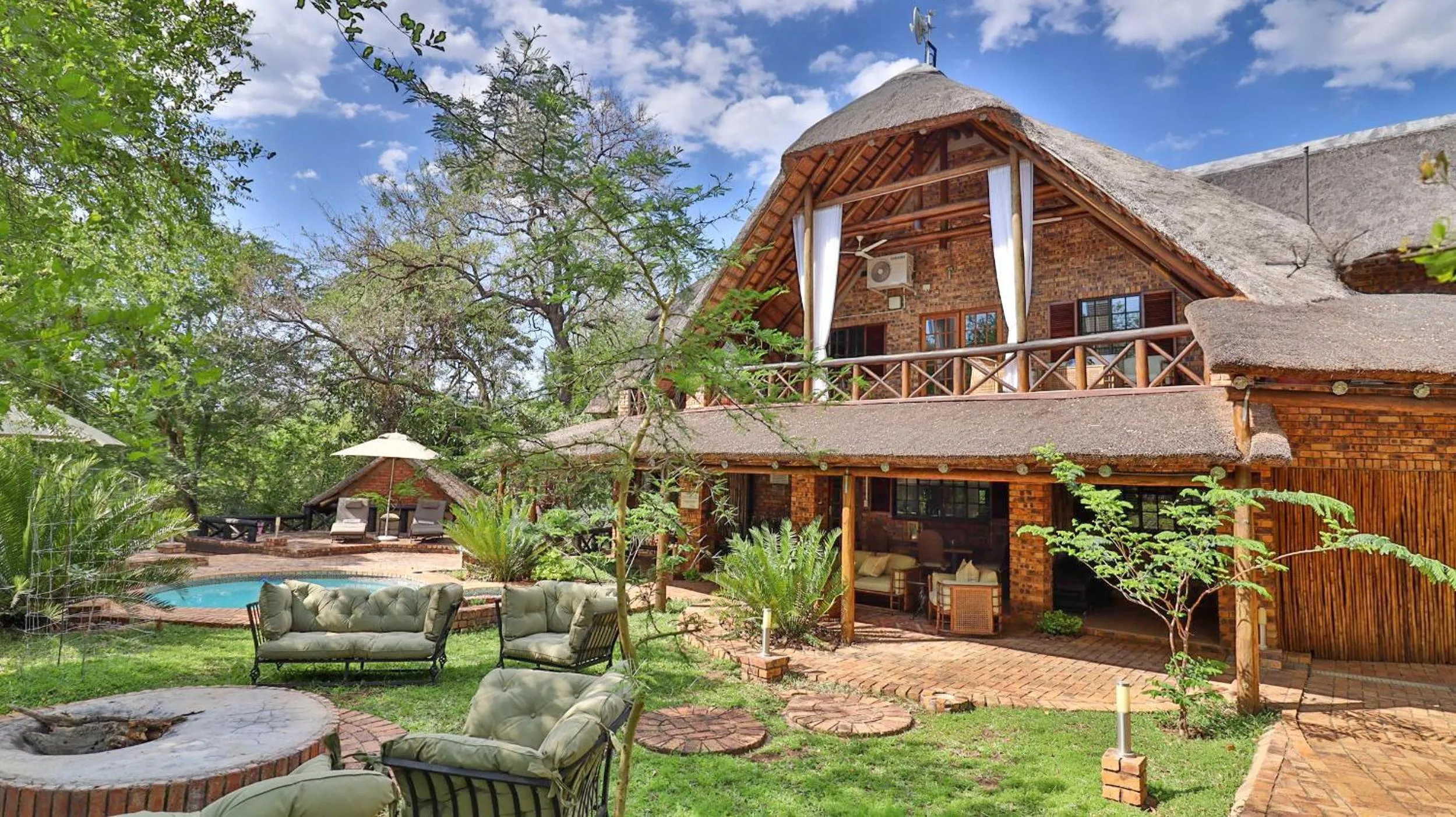 Facade/entrance in Kruger Riverside Lodge - No Load-shedding