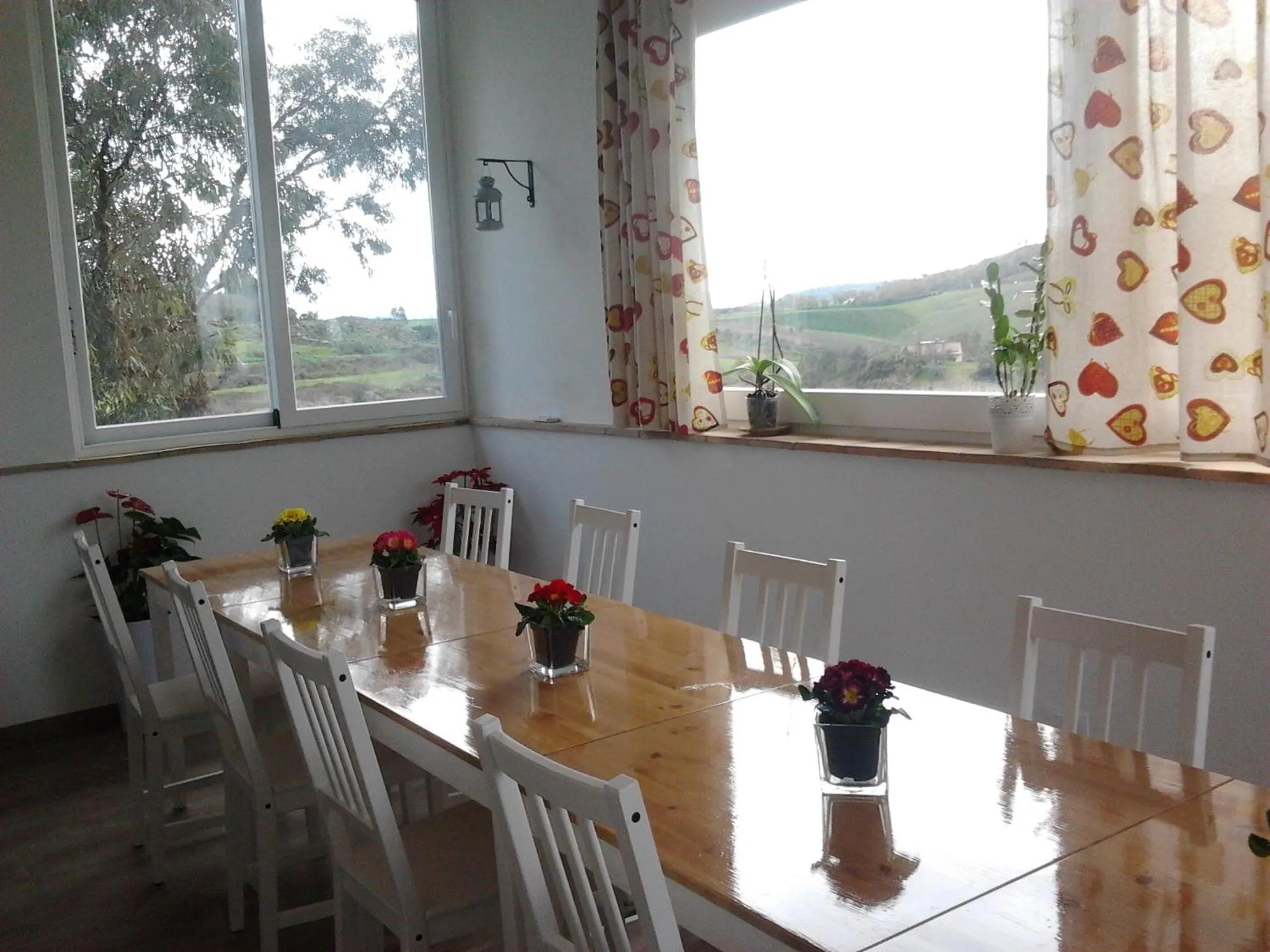 Dining area in B&B Maison Blanche