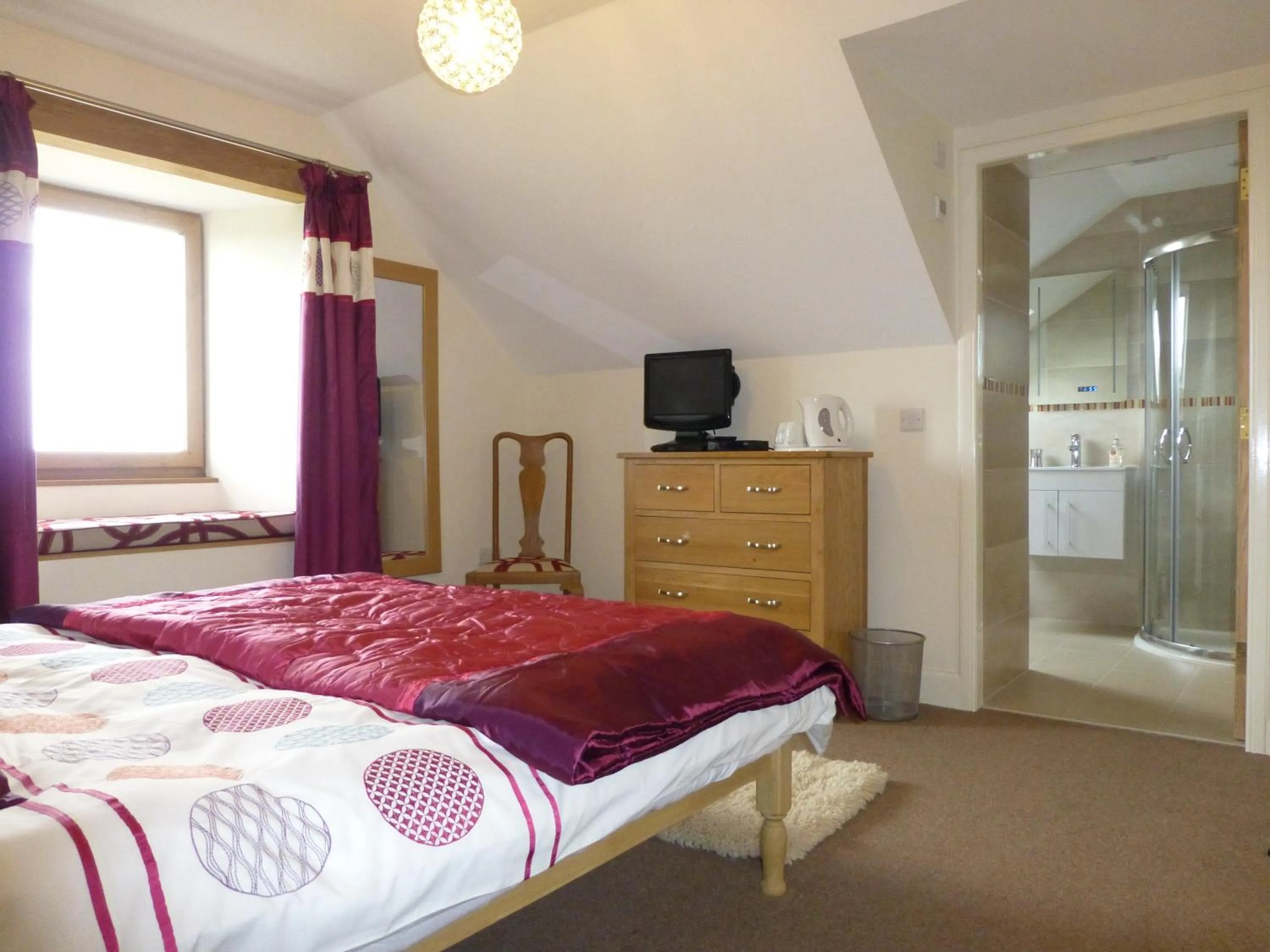 Shower, Bed in Cairndoon Byre