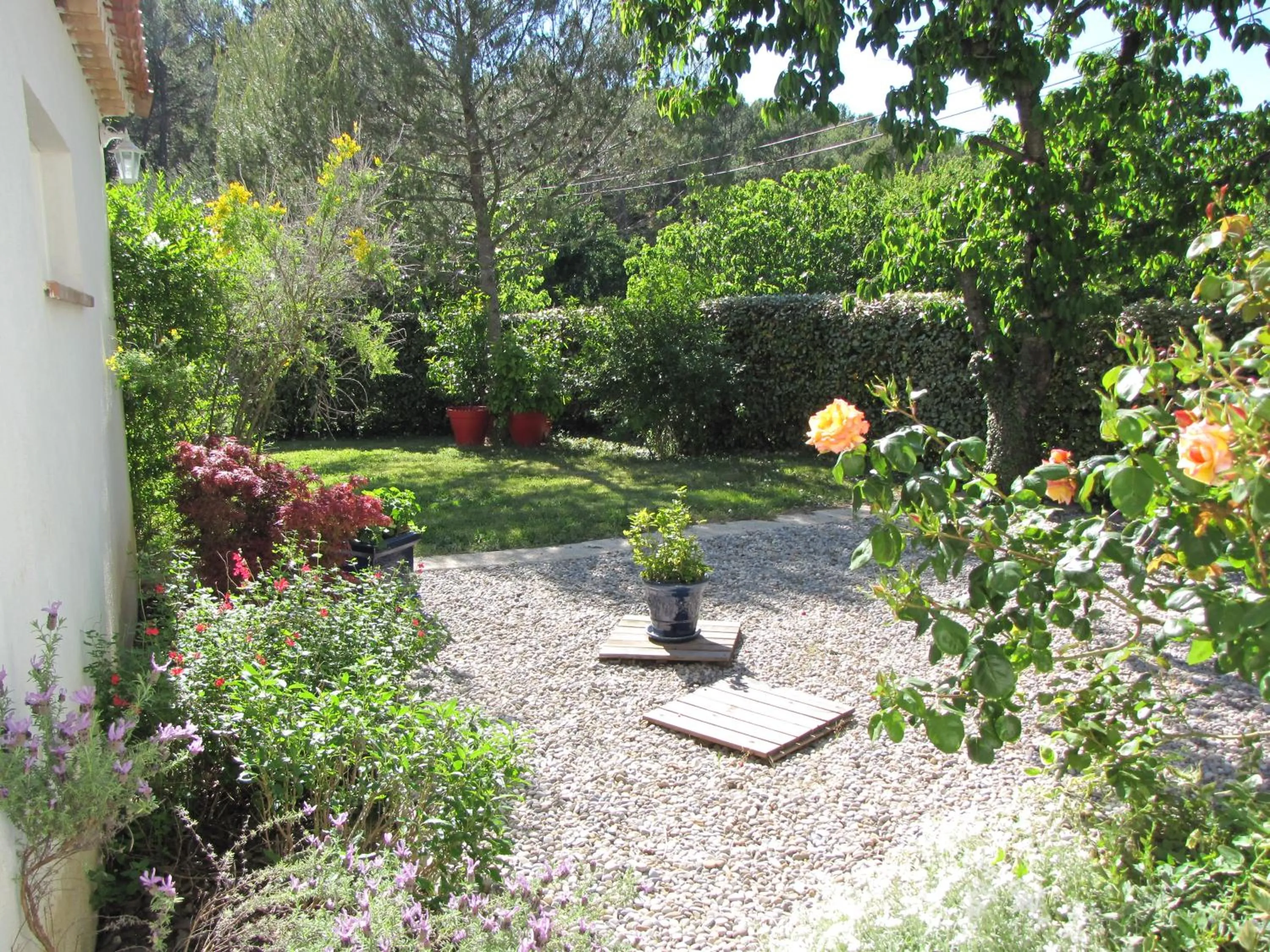 Garden in Casa Rurale Lou Pichoun Nis