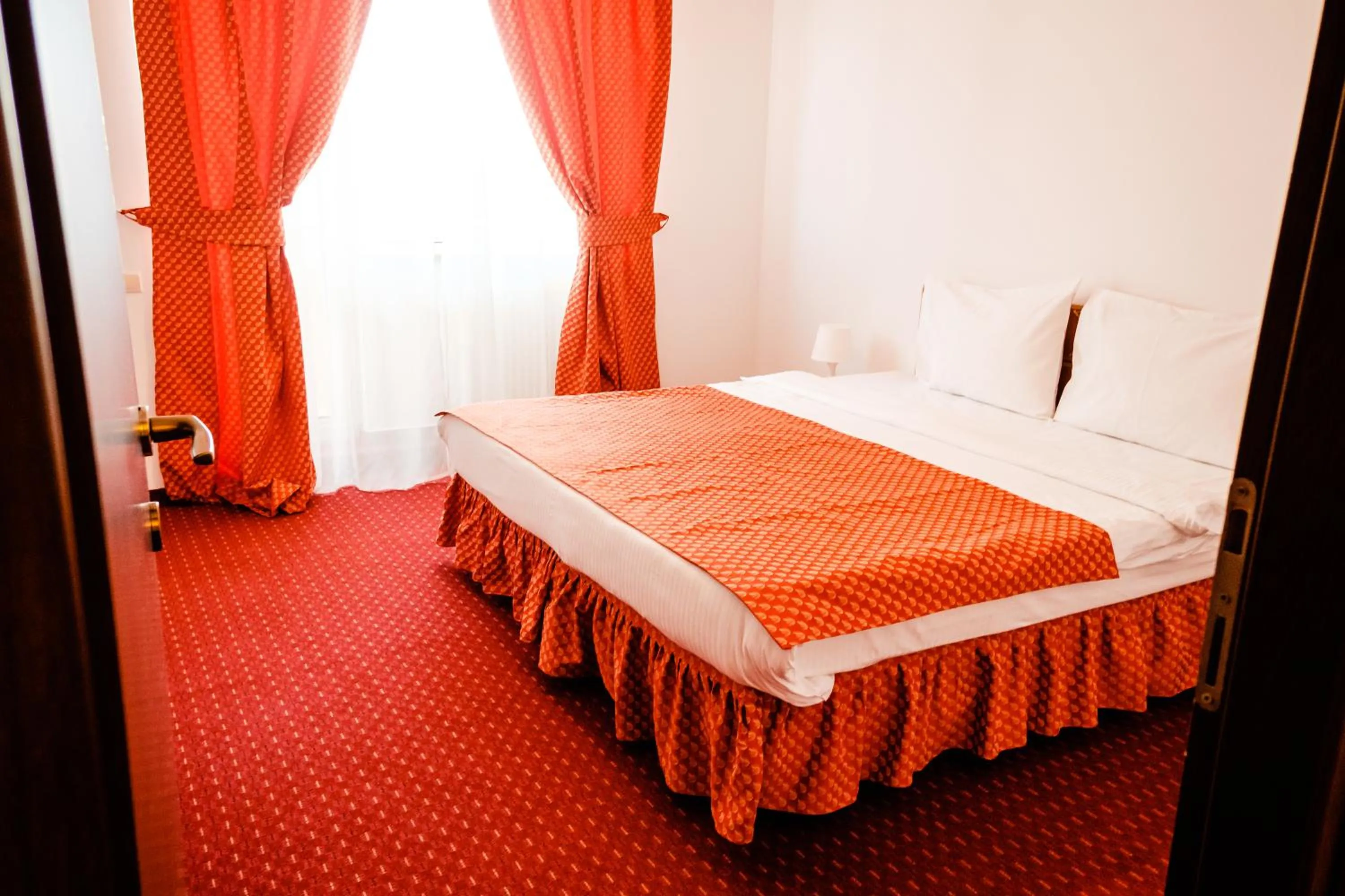 Bedroom, Bed in West Gate Studios