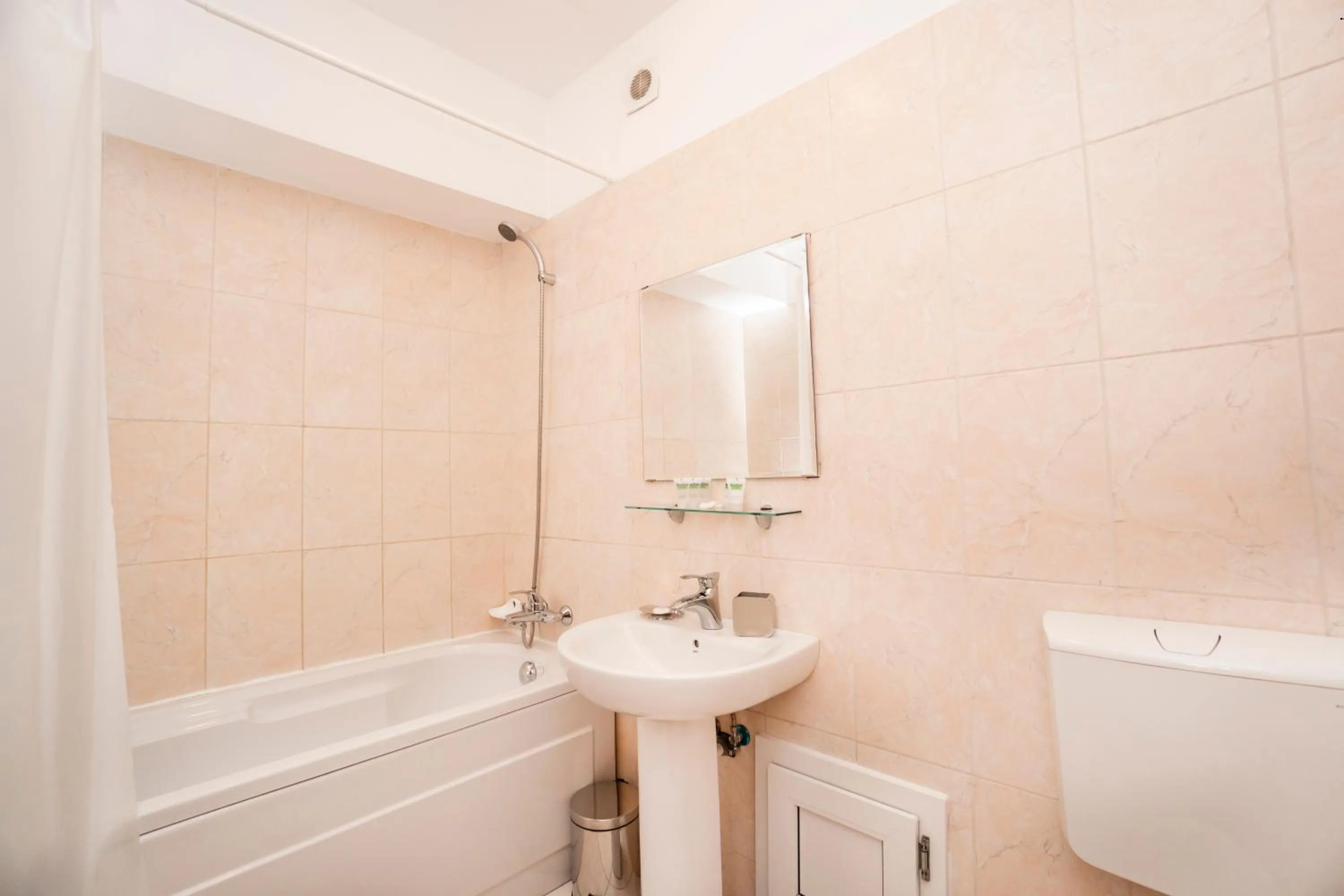 Bathroom in West Gate Studios