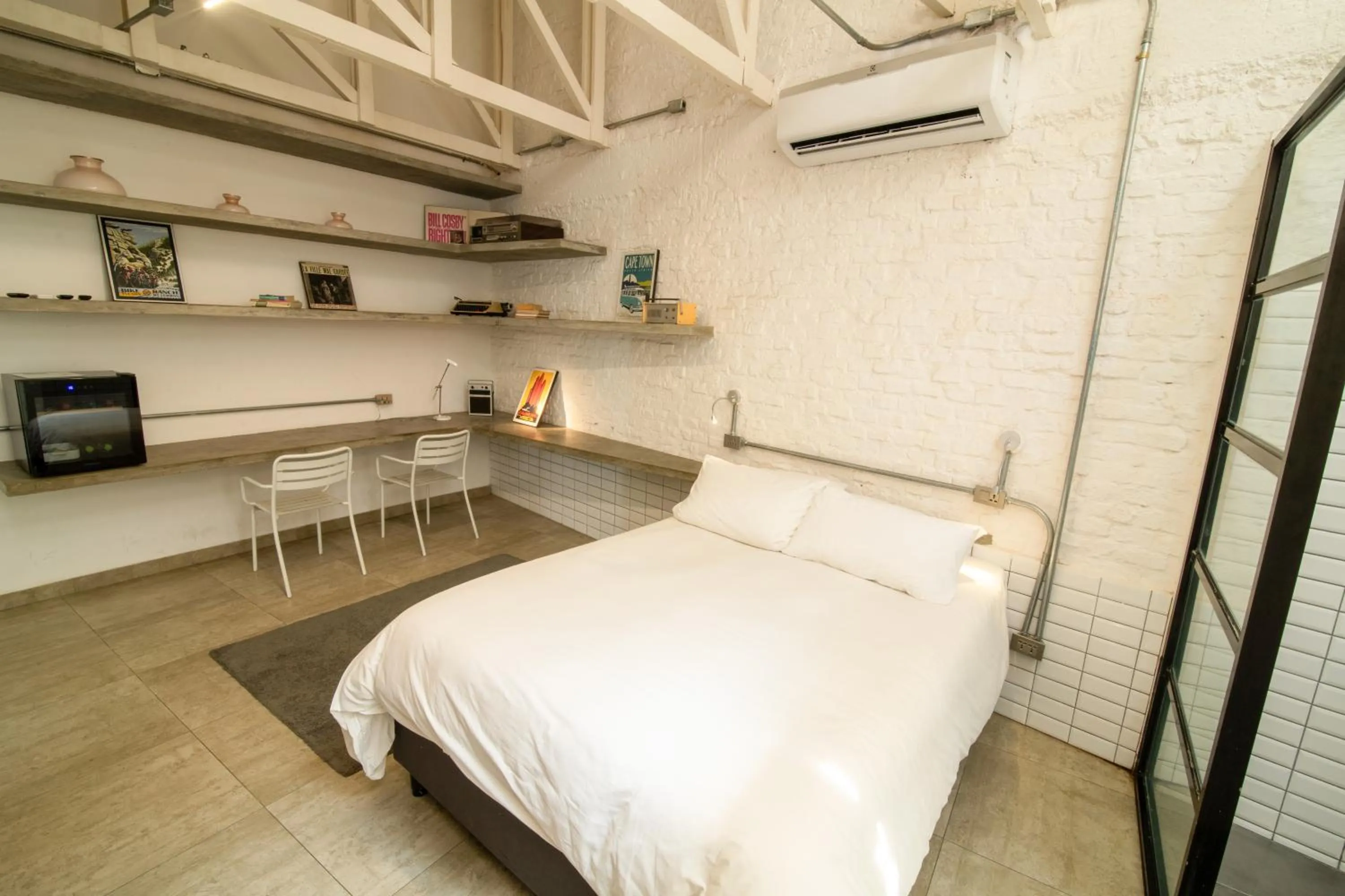 Photo of the whole room, Bed in Cosmopolitano Hotel Boutique