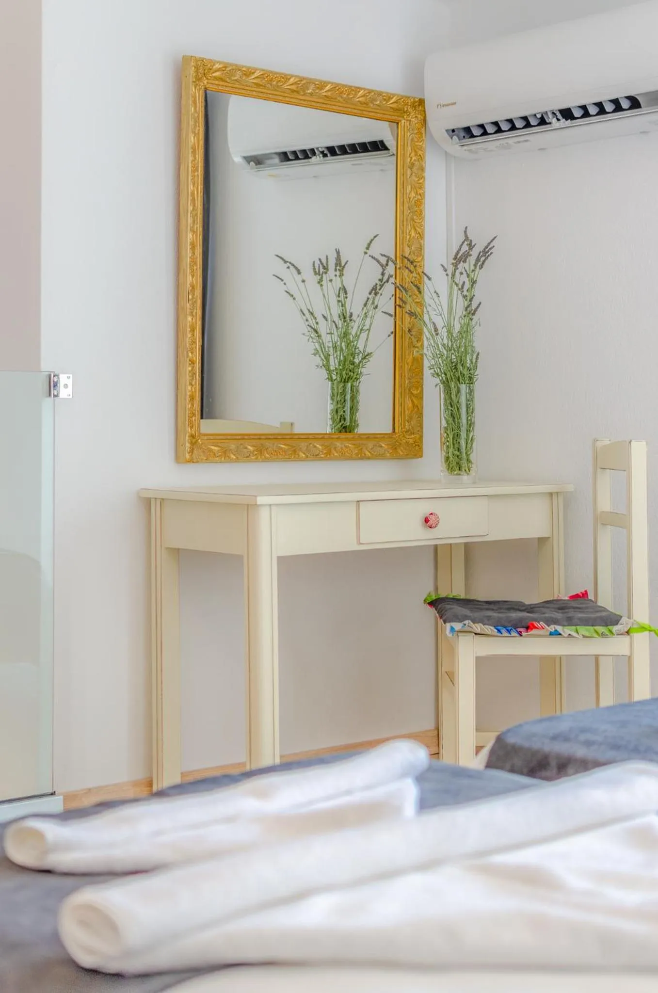 Bed in Happiness Apartments