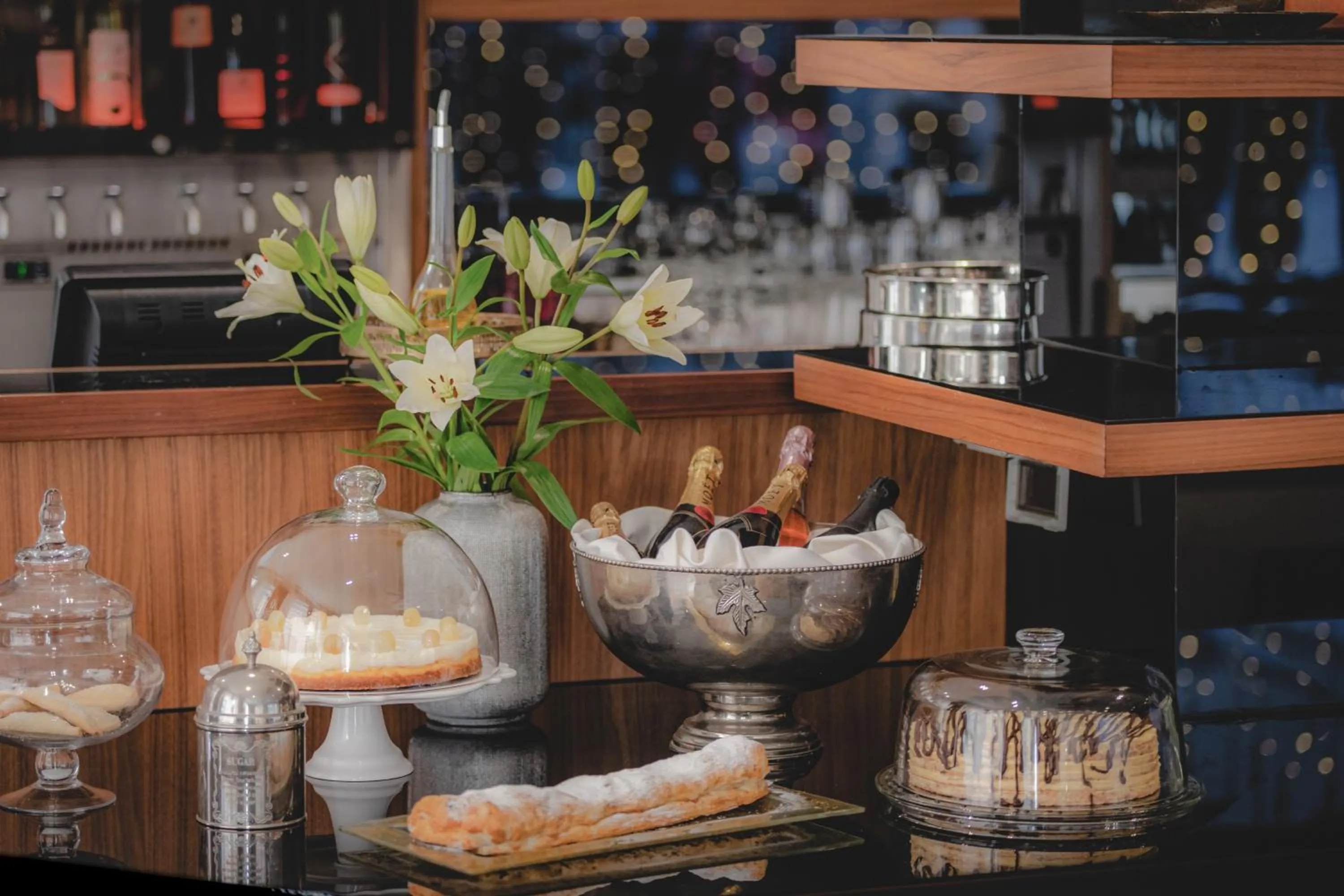 Restaurant/places to eat in Marmont Heritage Hotel