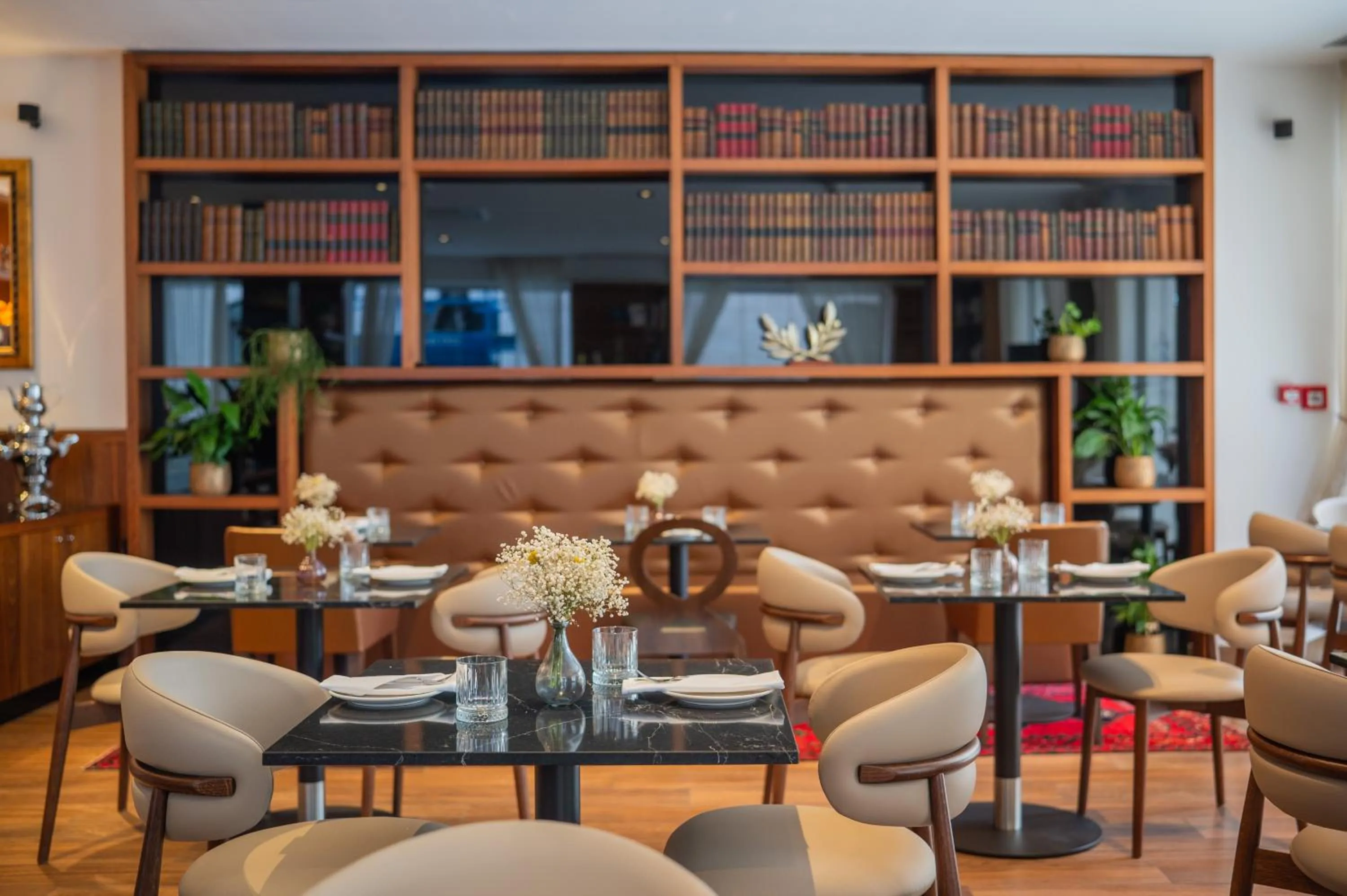 Restaurant/places to eat in Marmont Heritage Hotel