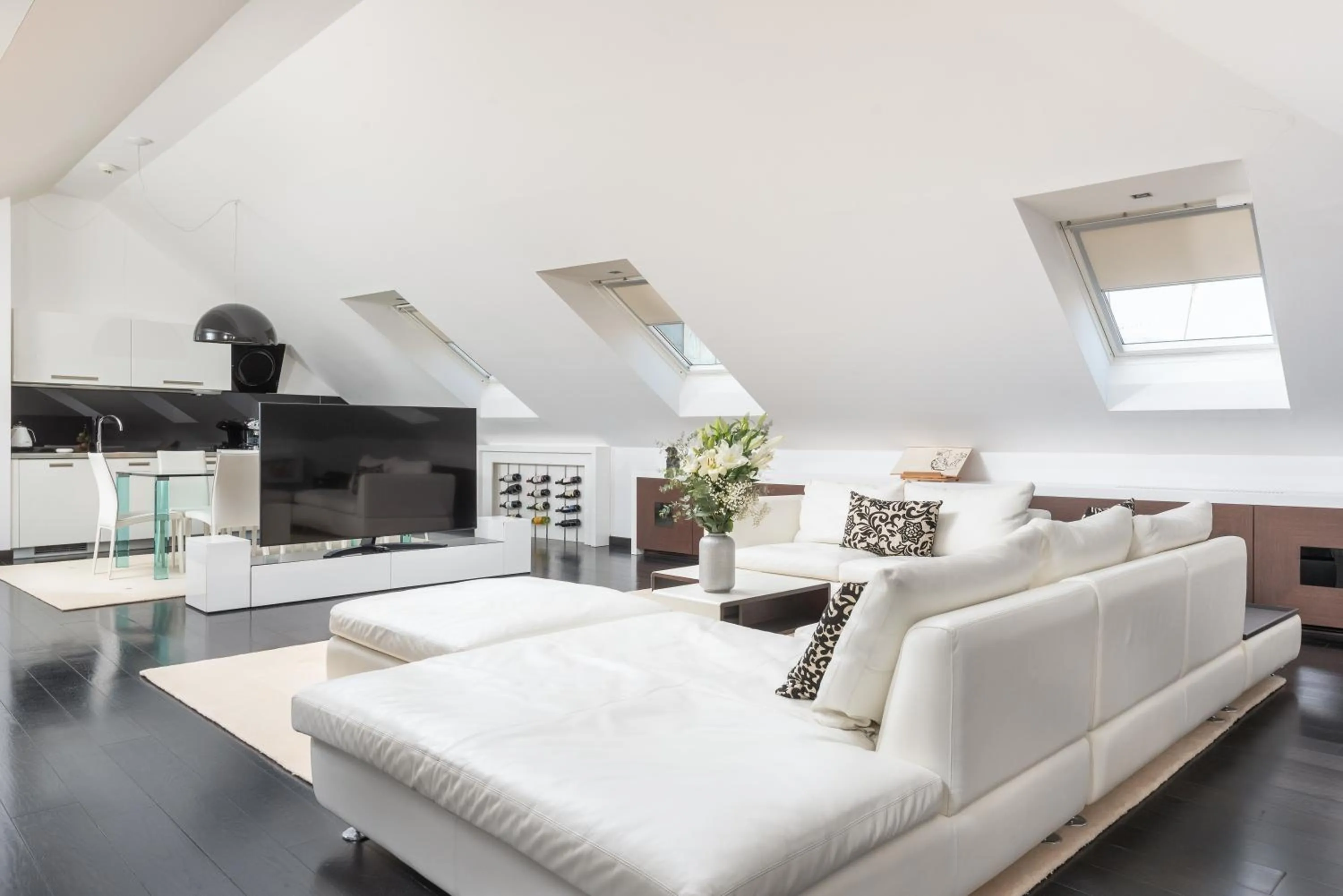 Living room in Marmont Heritage Hotel