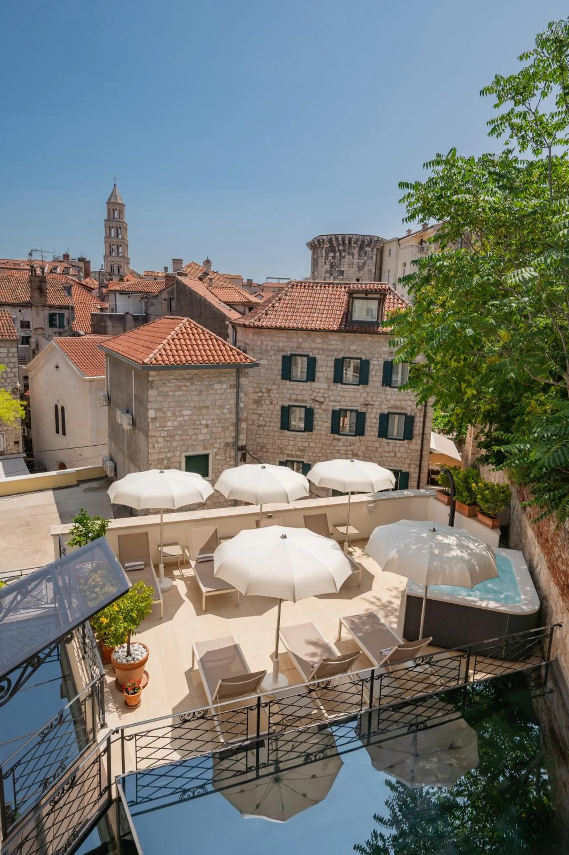 sunbed in Marmont Heritage Hotel