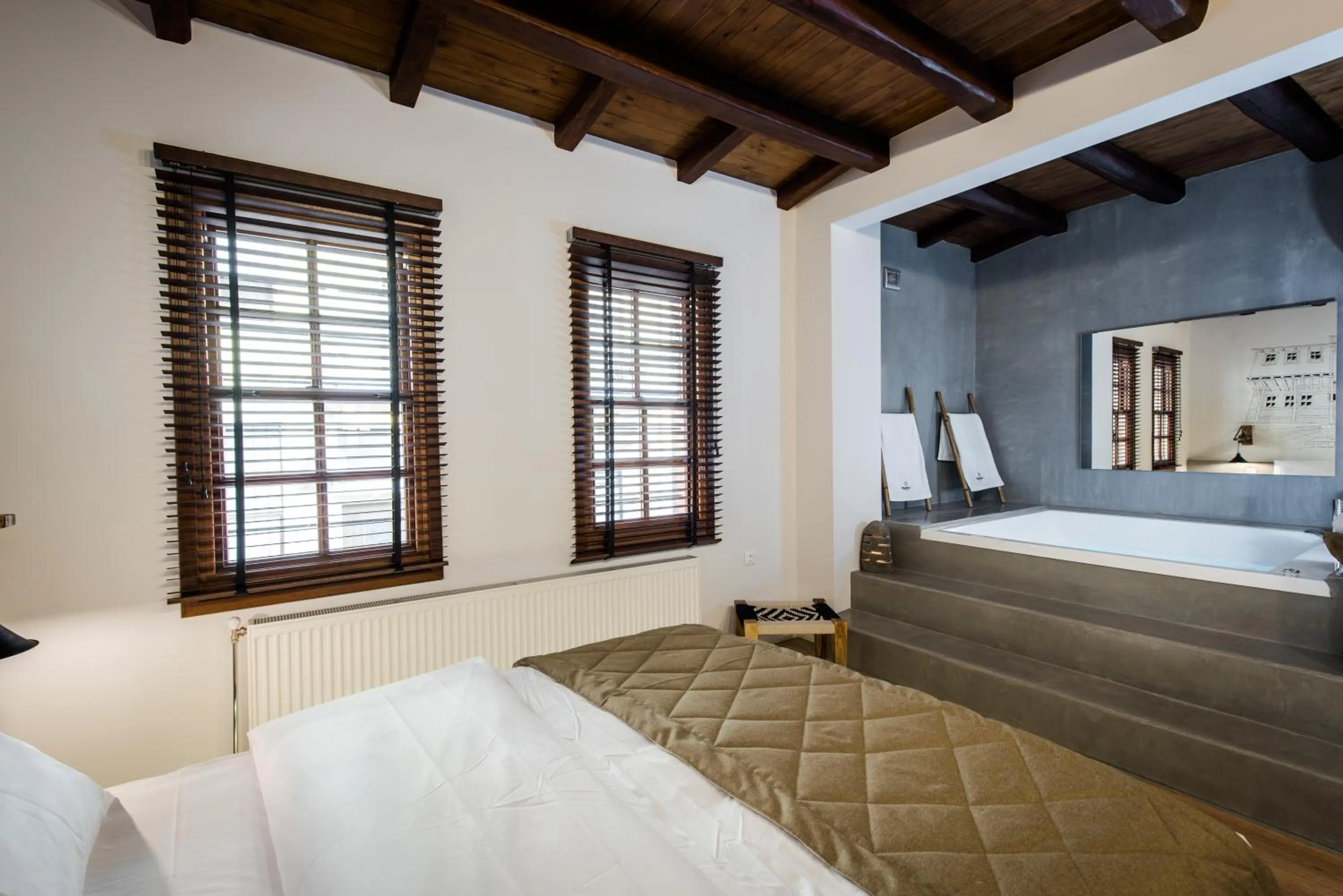 Photo of the whole room, Bed in Olganos VL Luxury Rooms & Suites