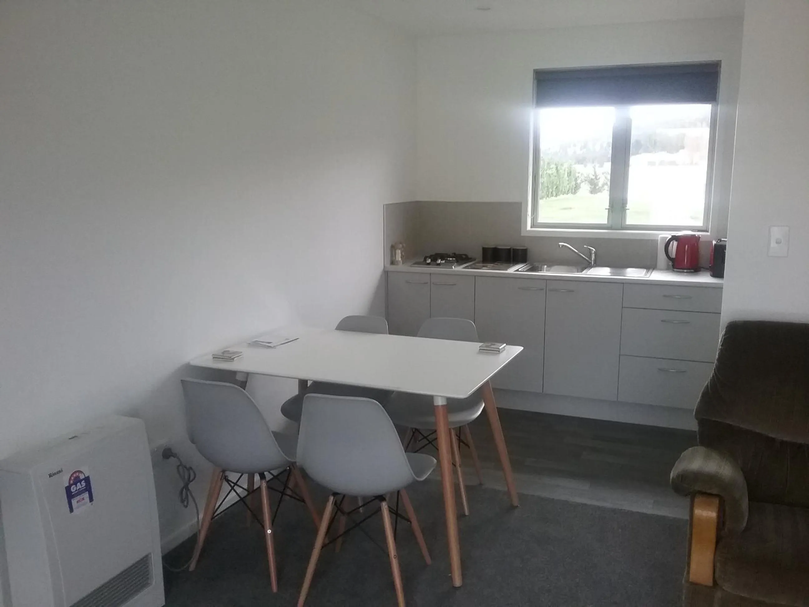 Dining area in Cromwell Escape