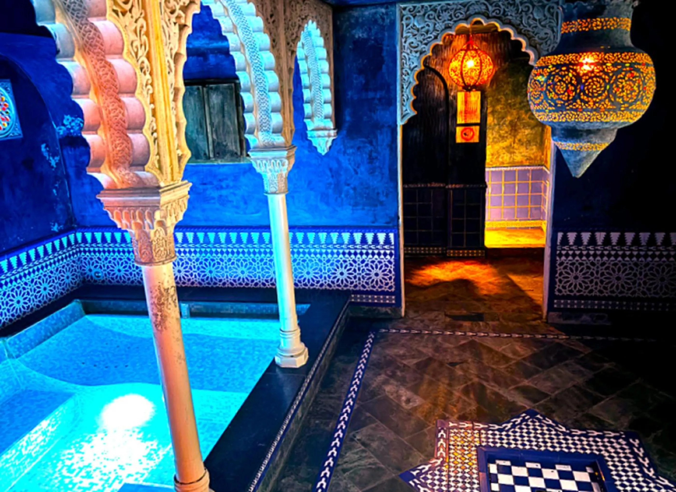 Hot Tub in Hotel Manos Premier