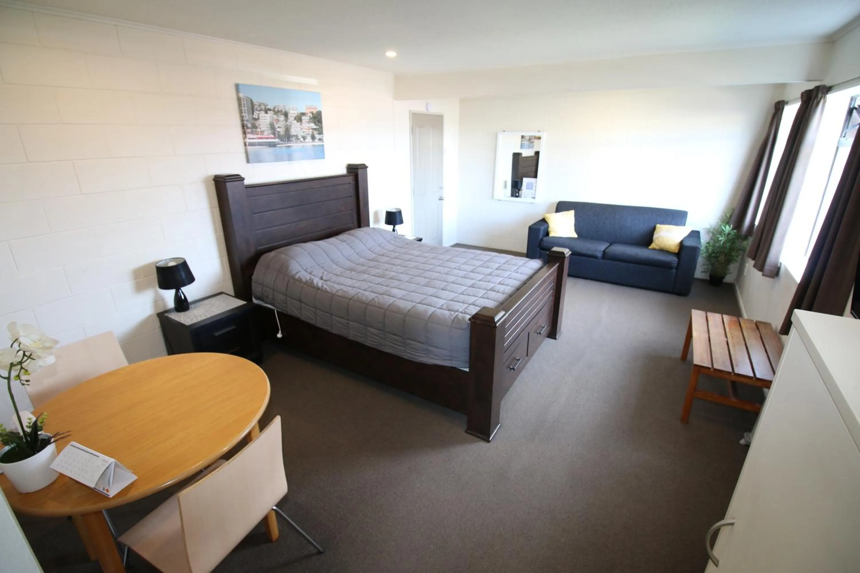 Photo of the whole room, Bed in Foreshore Motor Lodge