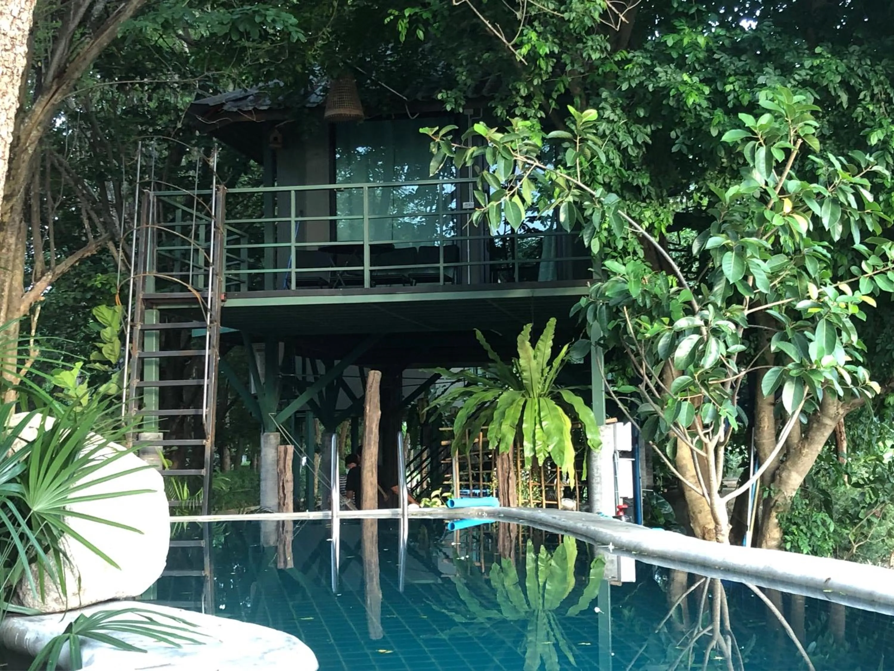 Swimming pool in Jung Ja Hut