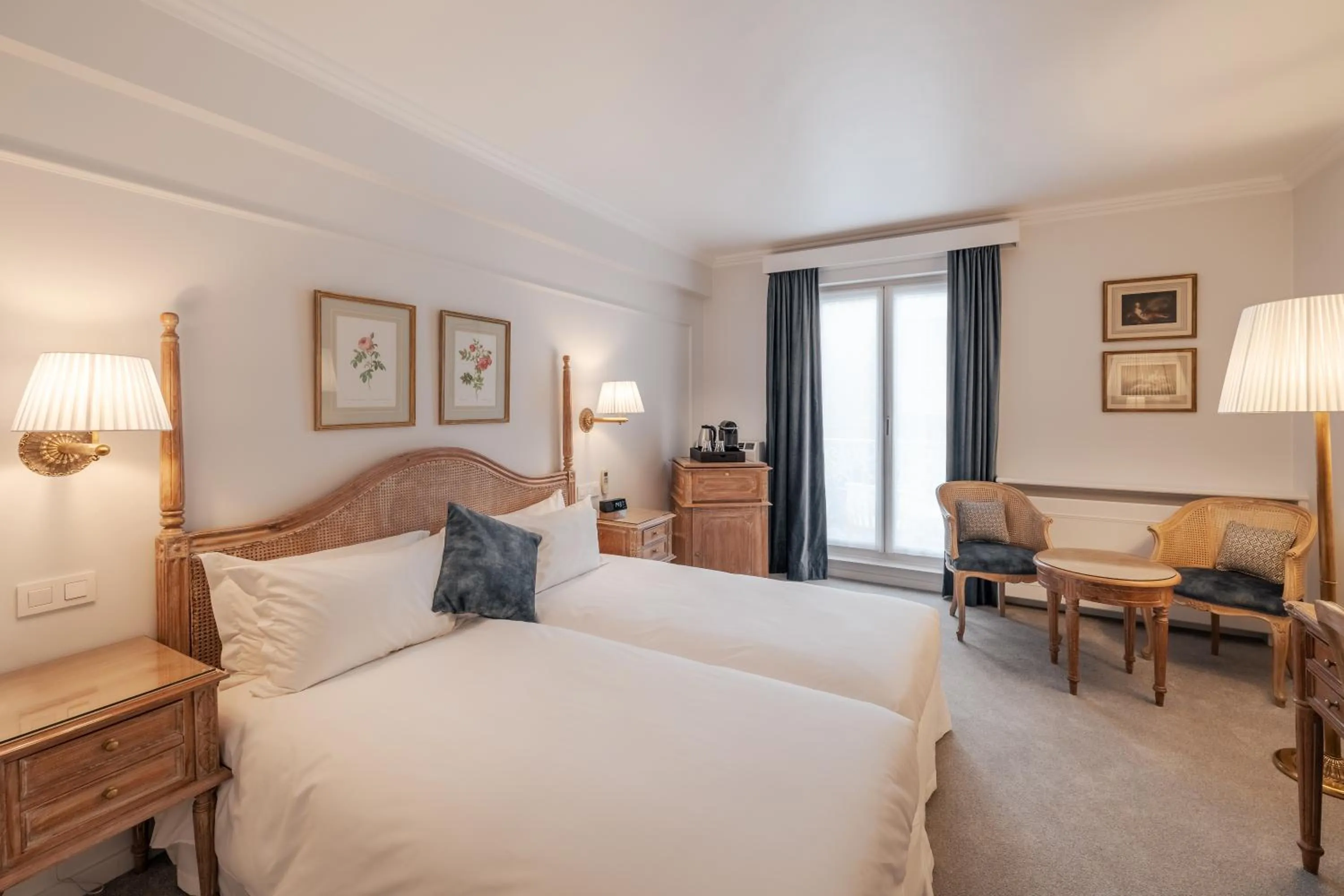 Bed in Hotel Manos Stephanie