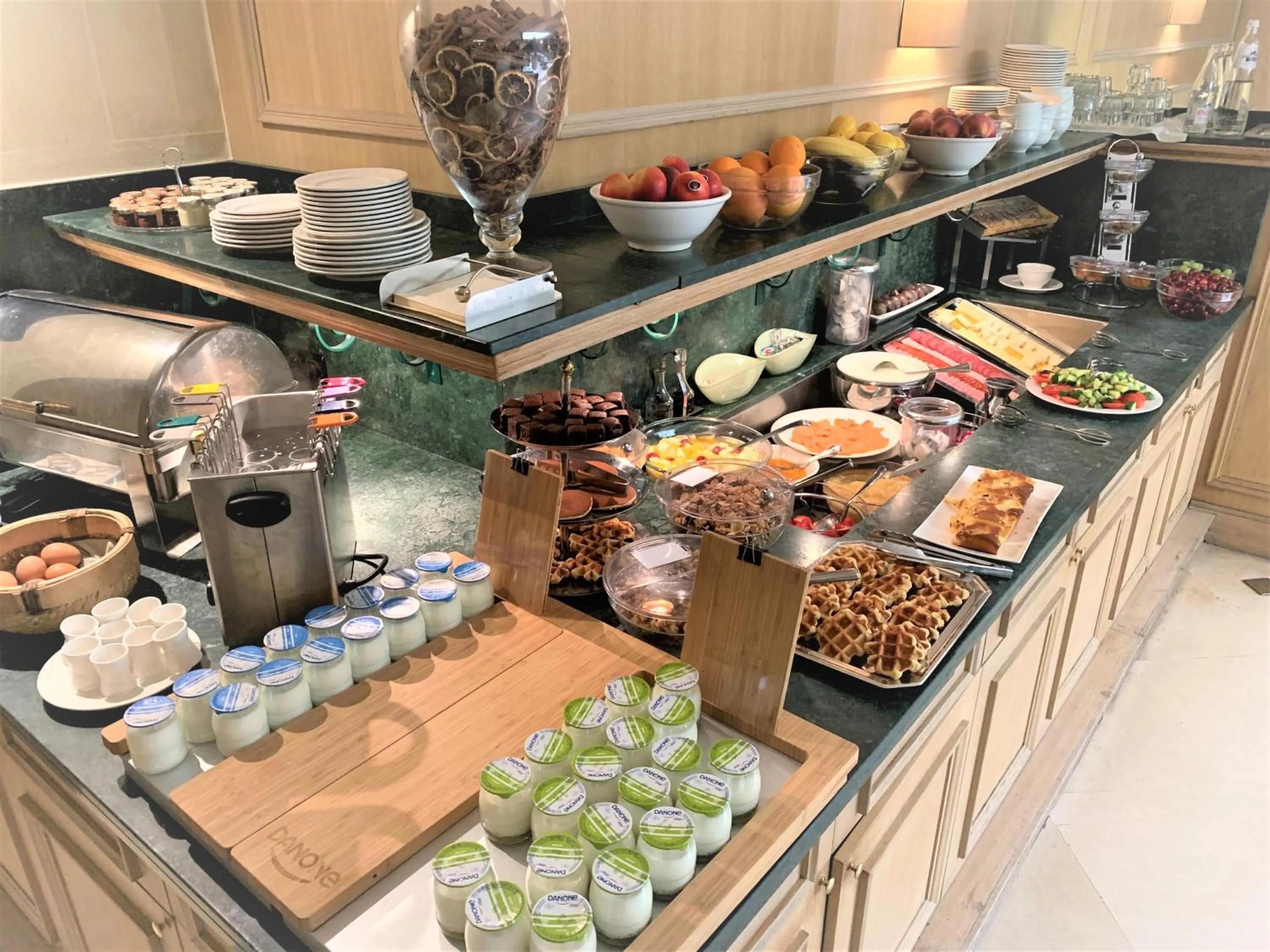 Food and drinks in Hotel Manos Stephanie