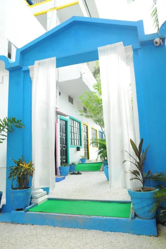 Facade/entrance, Swimming Pool in HosteLaVie - Varanasi
