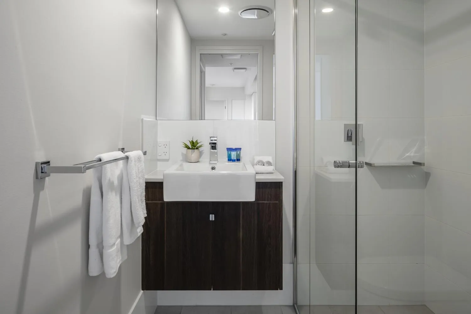 Shower in First Light Mooloolaba, an Ascend Collection Hotel