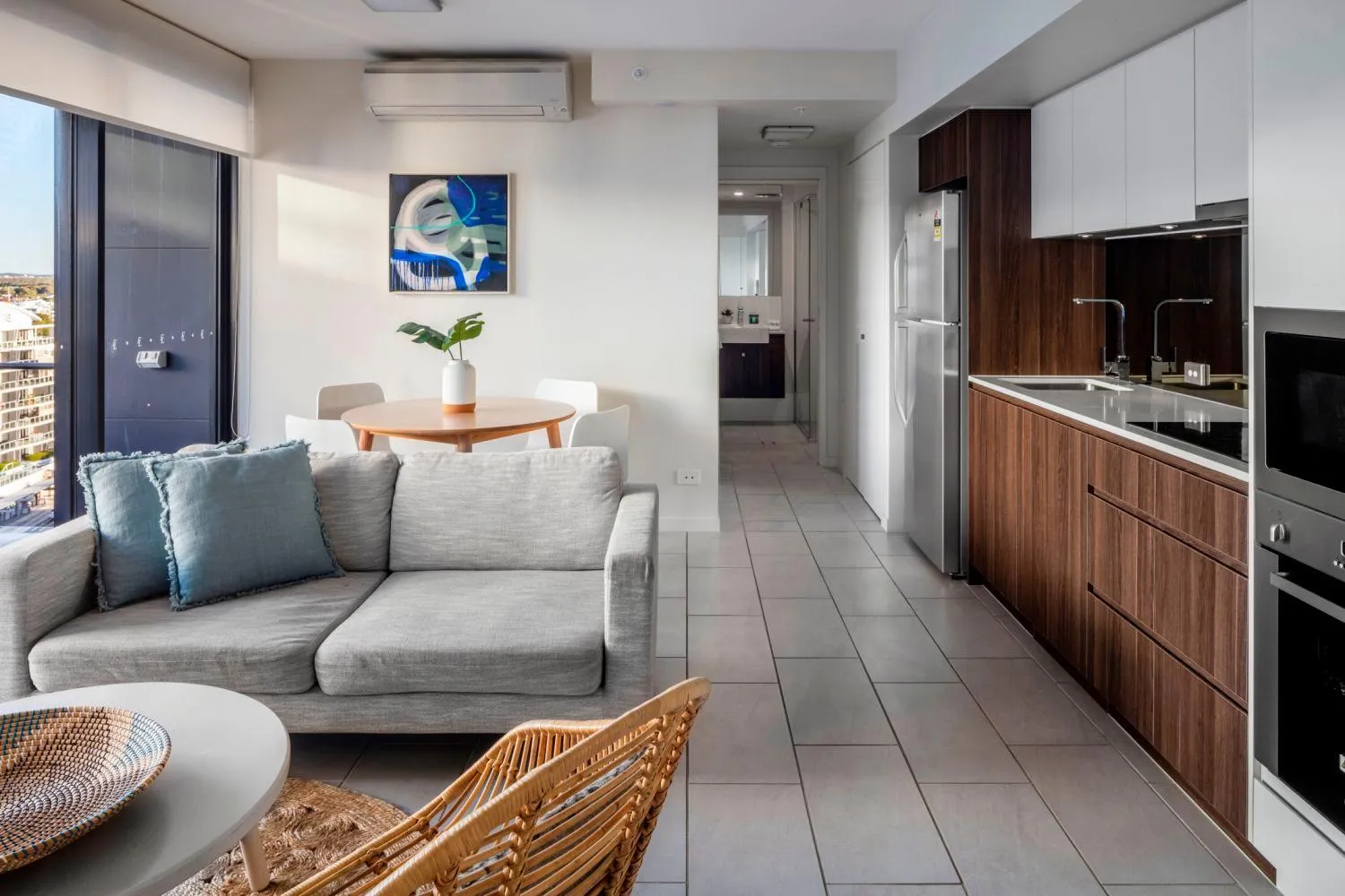 Kitchen or kitchenette in First Light Mooloolaba, an Ascend Collection Hotel
