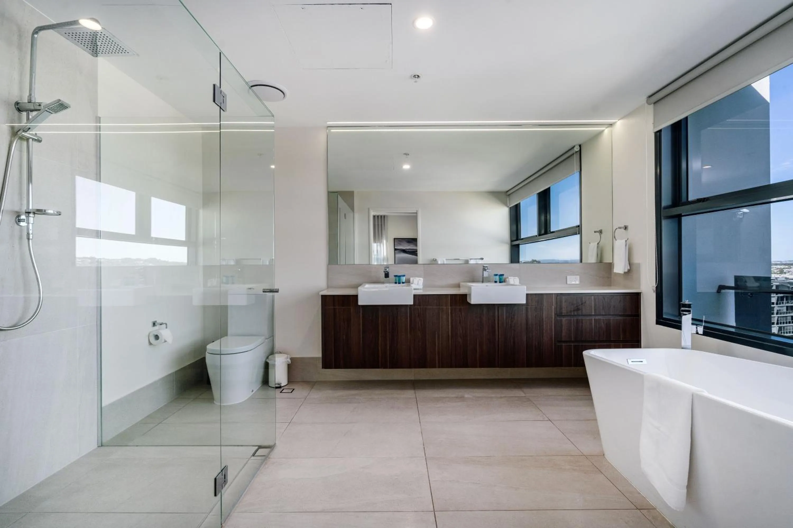 Shower in First Light Mooloolaba, an Ascend Collection Hotel