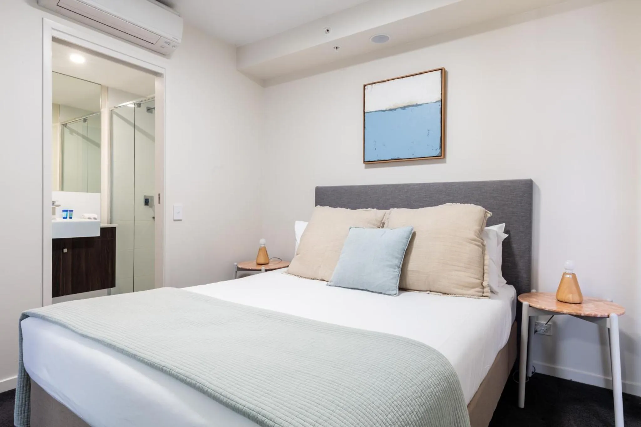 Bedroom, Bed in First Light Mooloolaba, an Ascend Collection Hotel