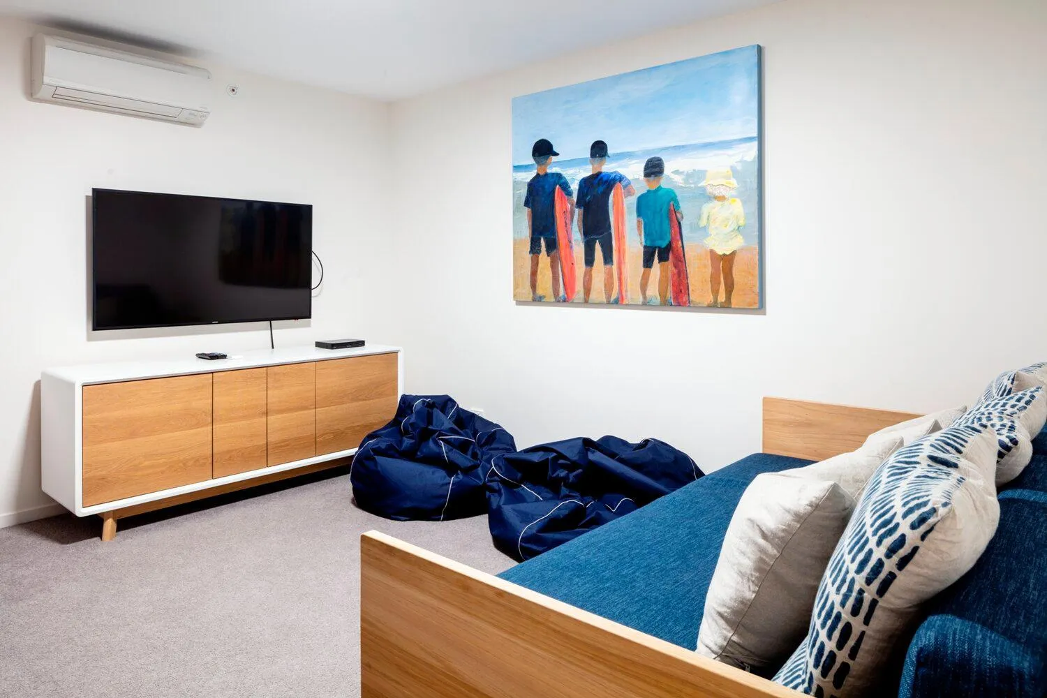 TV and multimedia in First Light Mooloolaba, an Ascend Collection Hotel