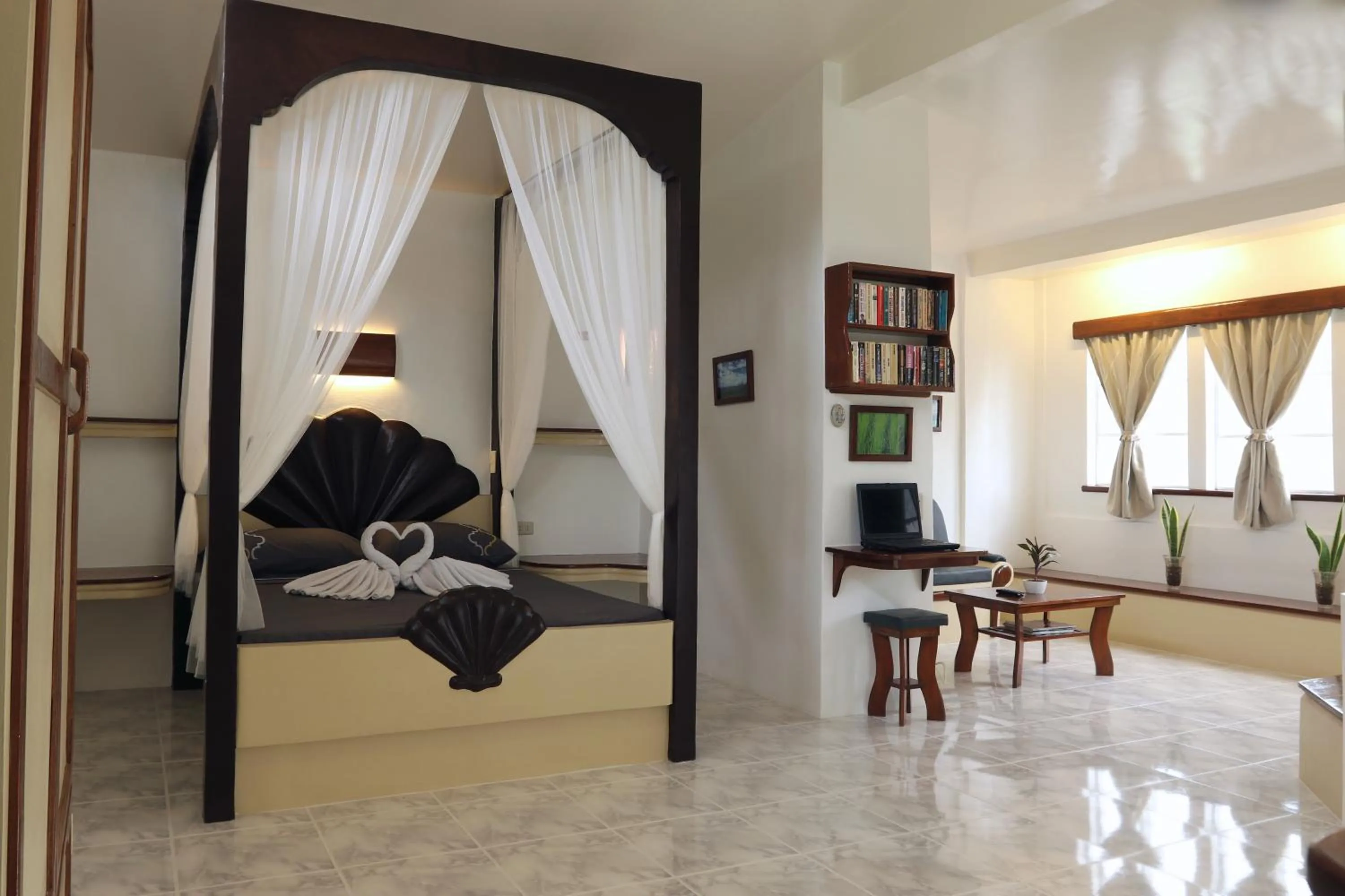 Photo of the whole room in Guindulman Bay Tourist Inn