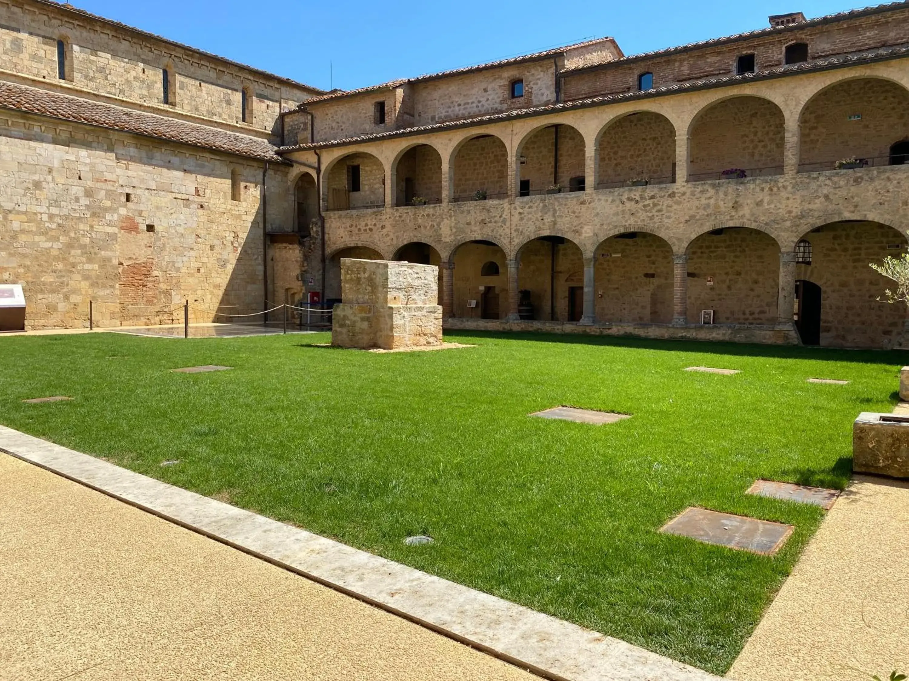Ostello Contessa Ava dei Lambardi Ostello Contessa Ava dei Lambardi
