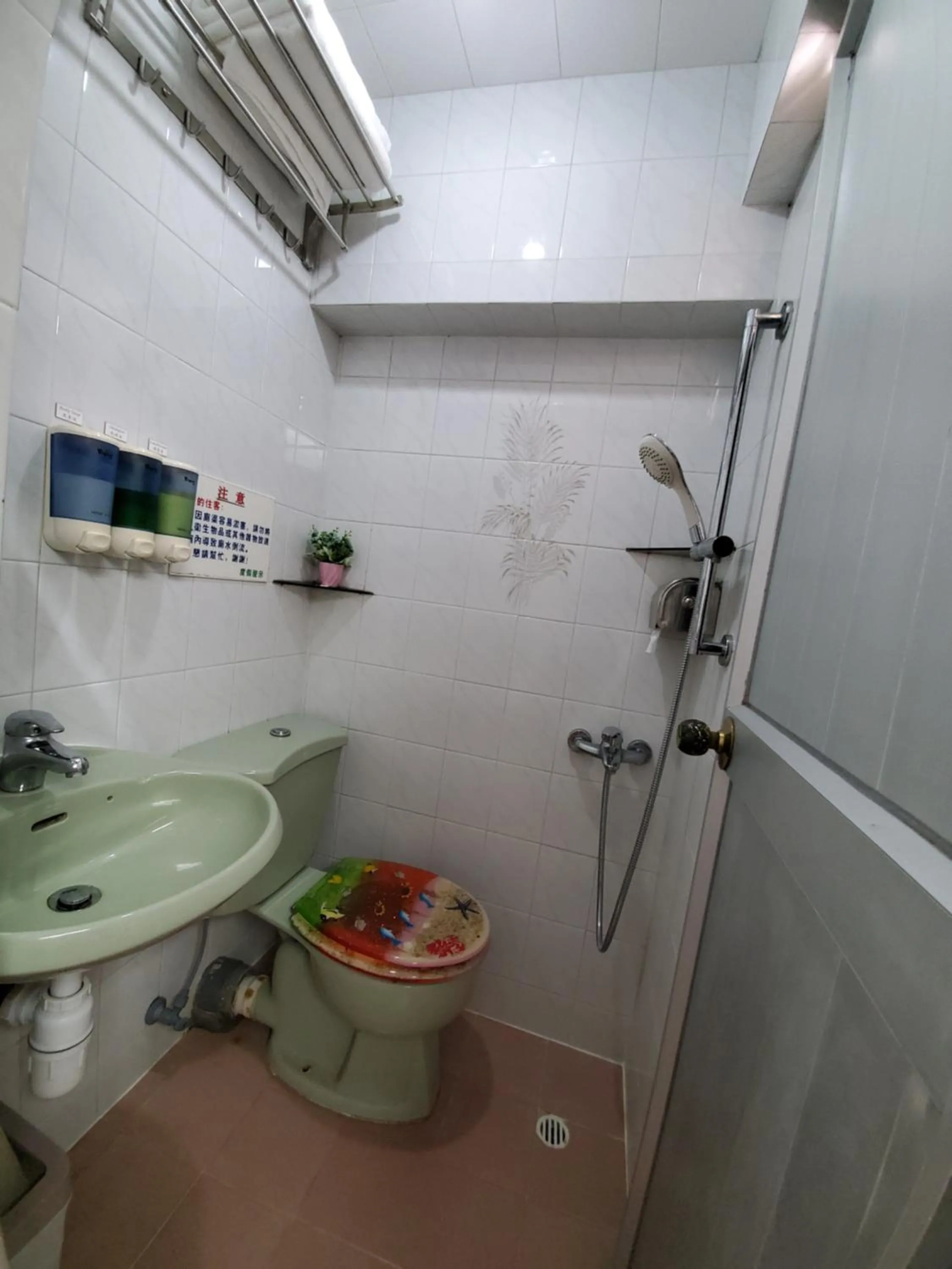 Shower in Man Lai Wah Resort