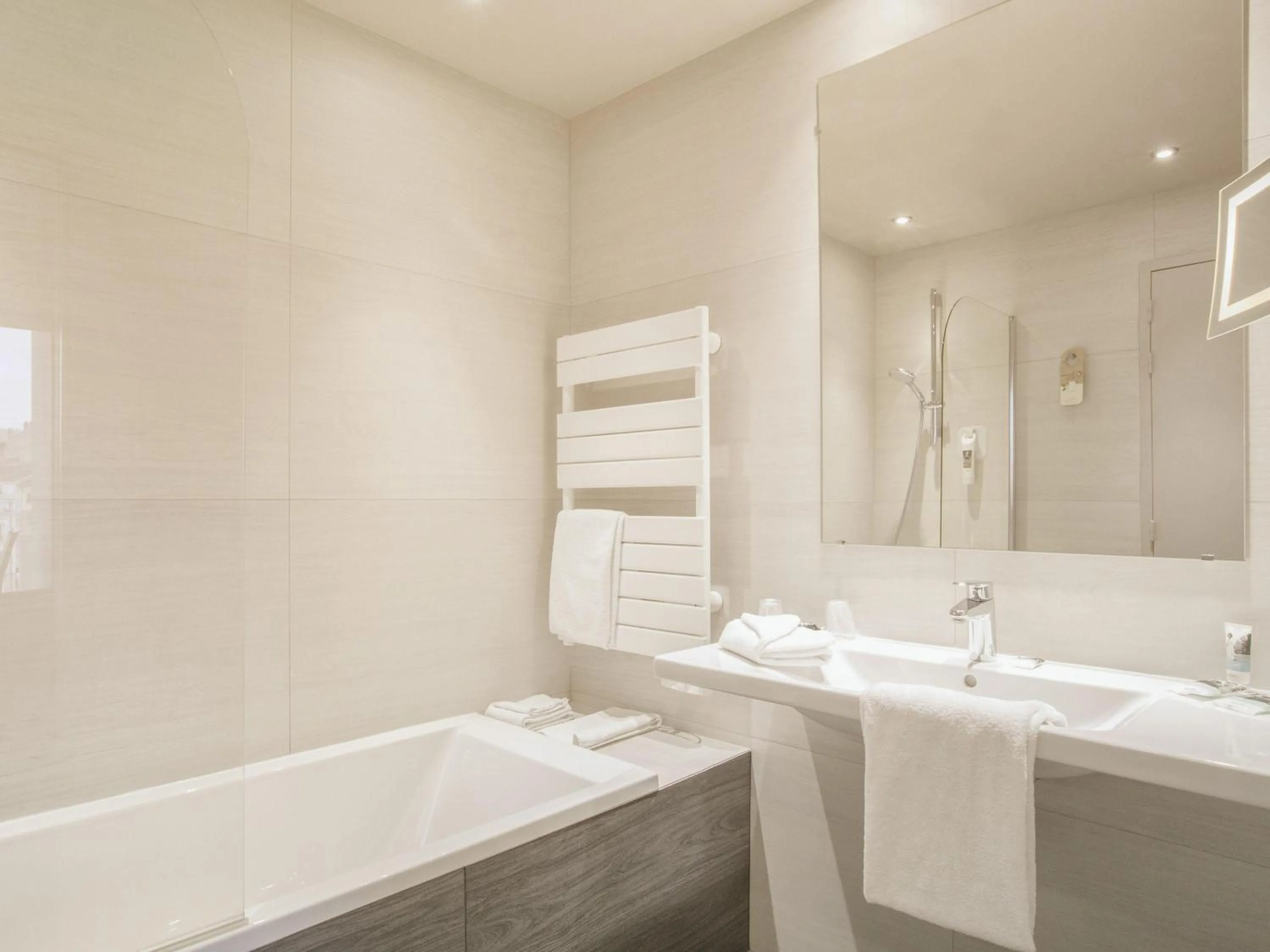 Bedroom in Mercure Limoges Centre