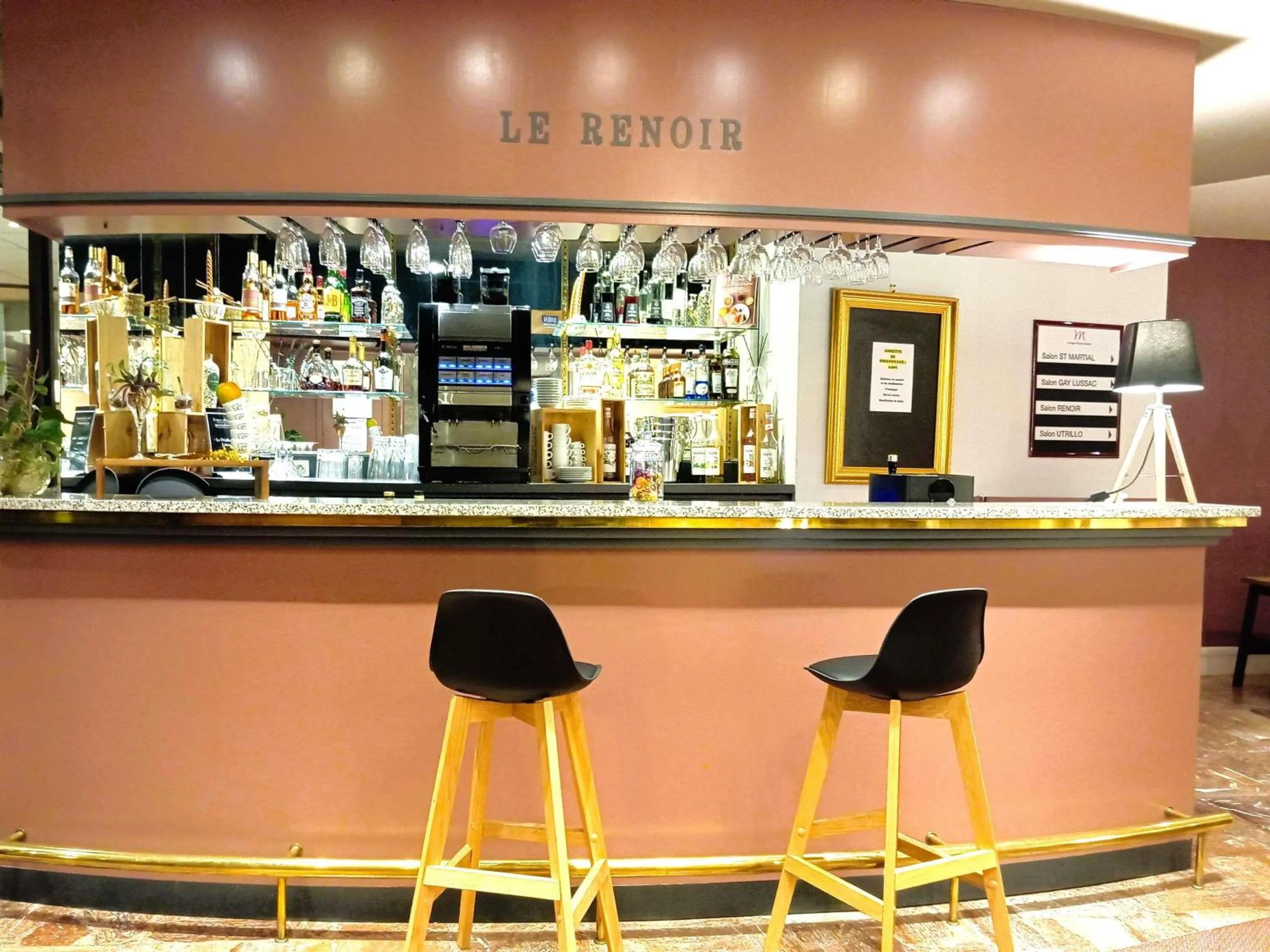 Lounge or bar in Mercure Limoges Centre