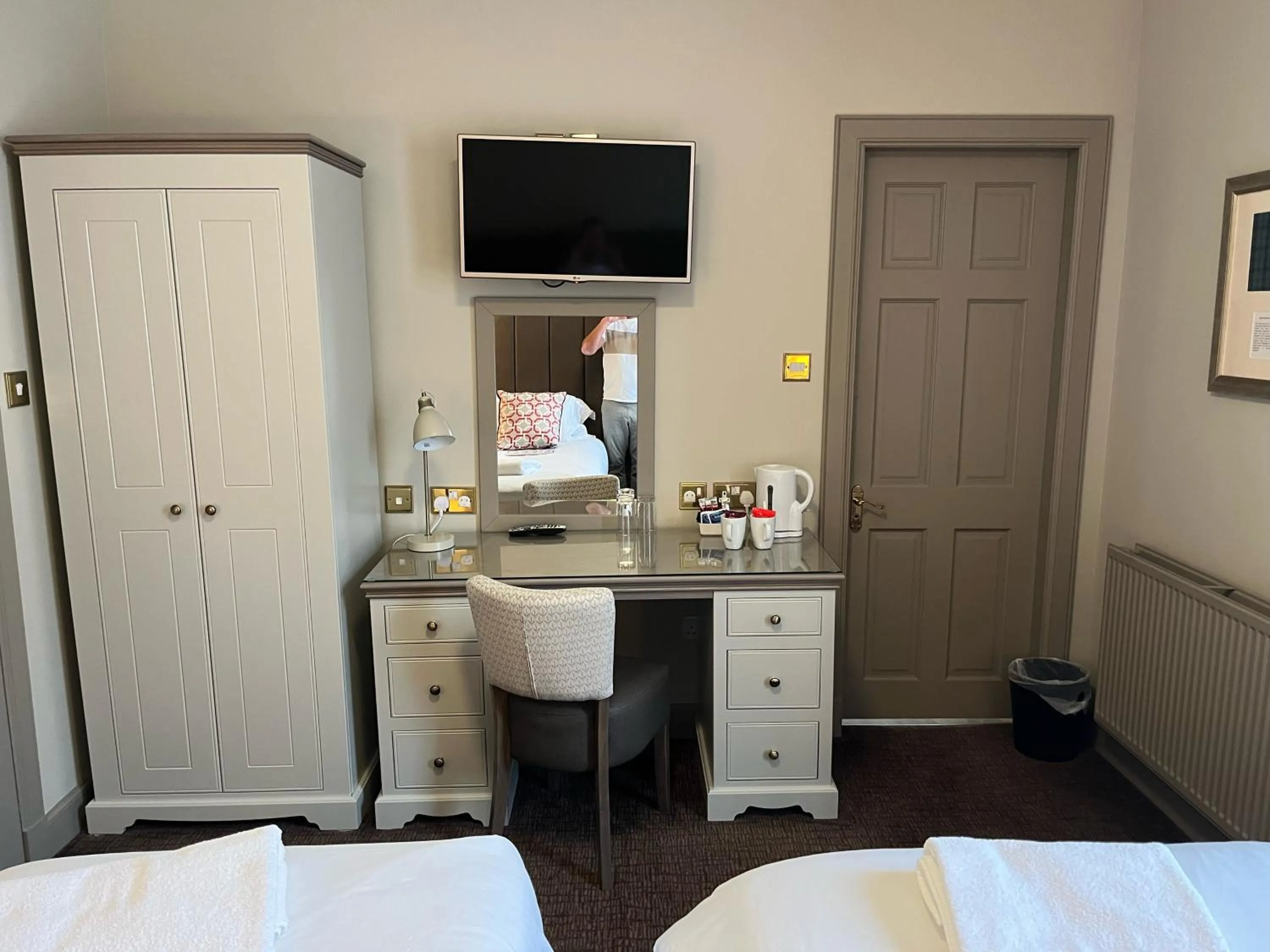 Bedroom, Bed in The Globe Inn