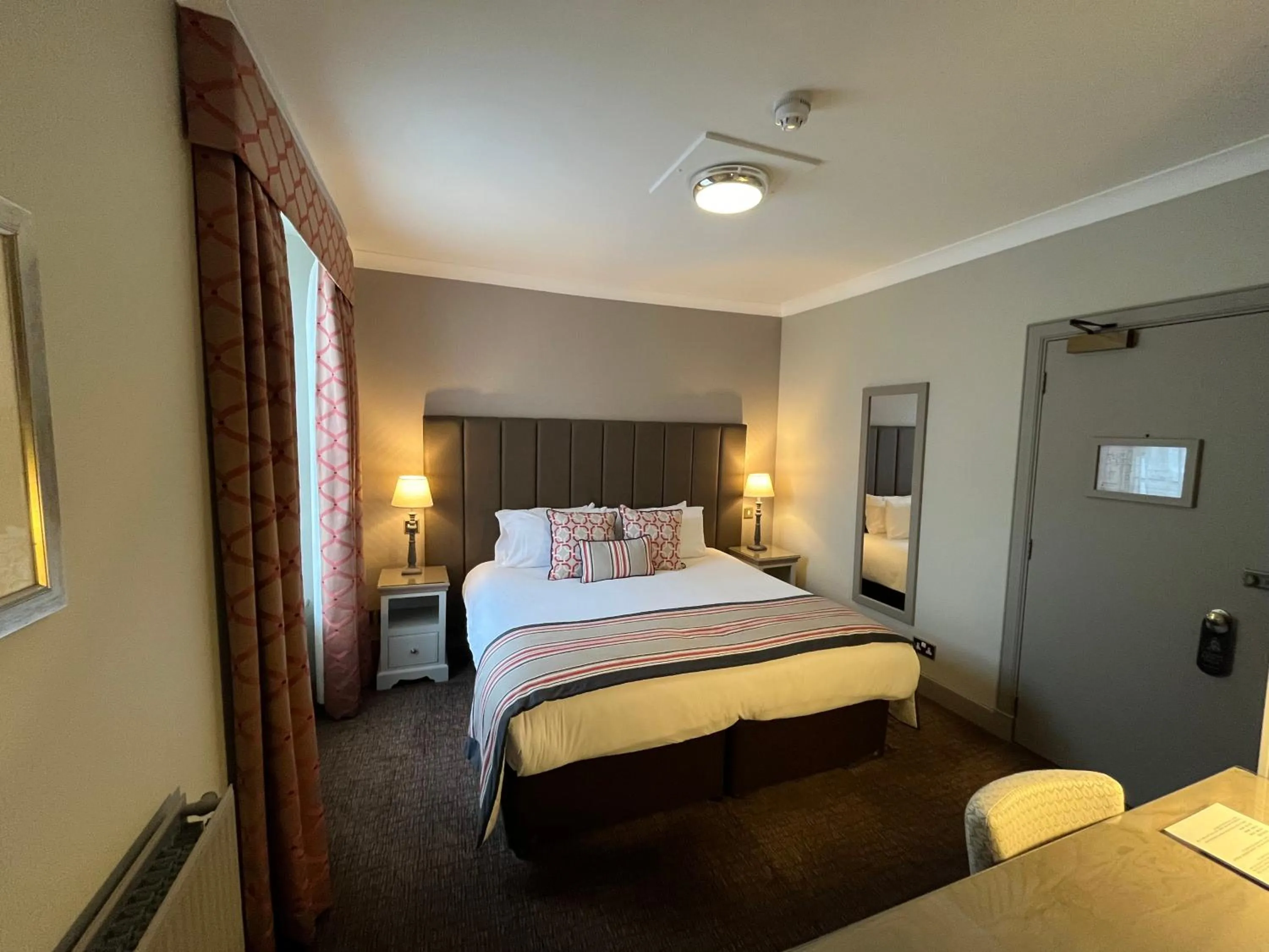 Bedroom, Bed in The Globe Inn