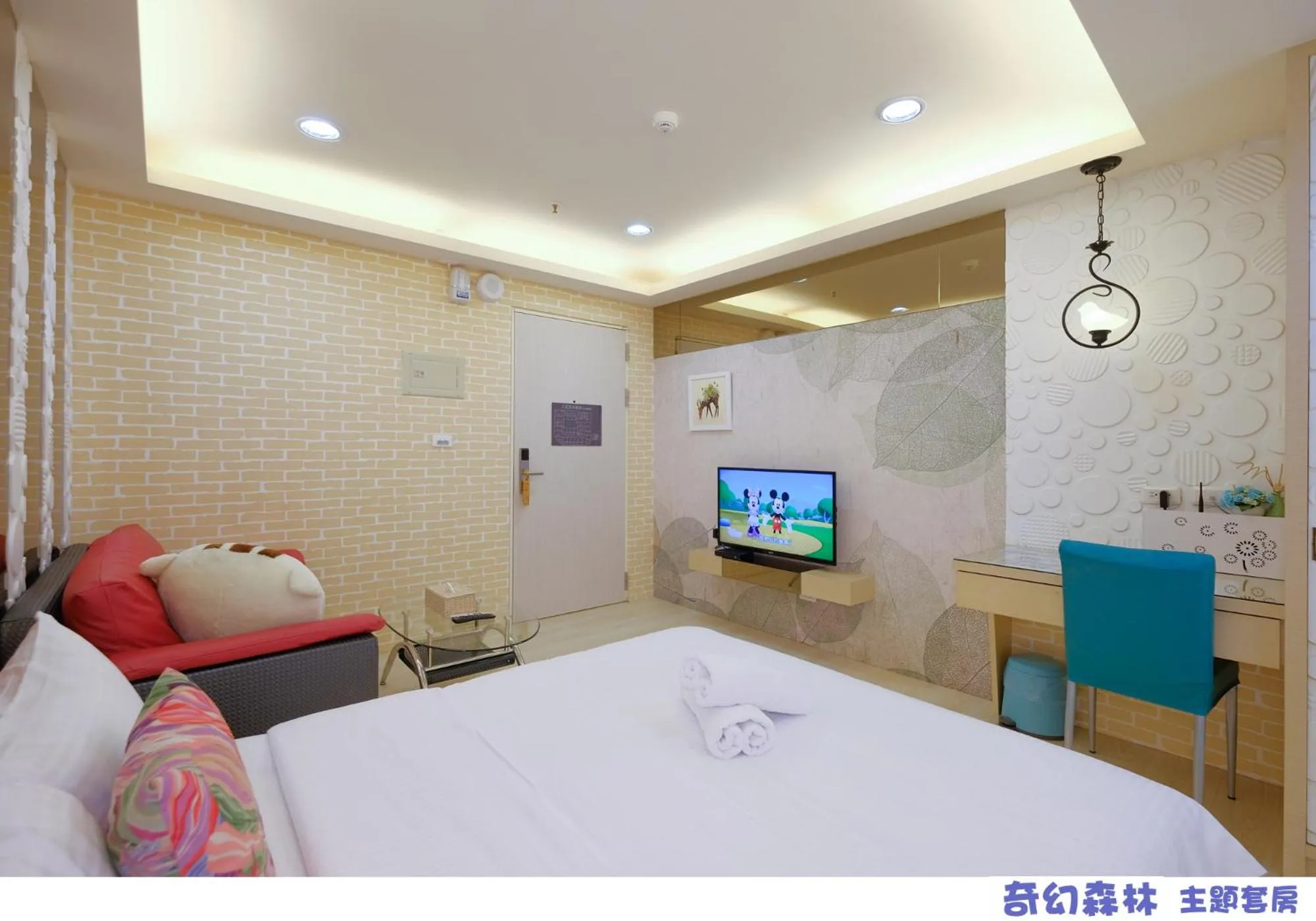 Photo of the whole room, Bed in 85 Asia Hotel