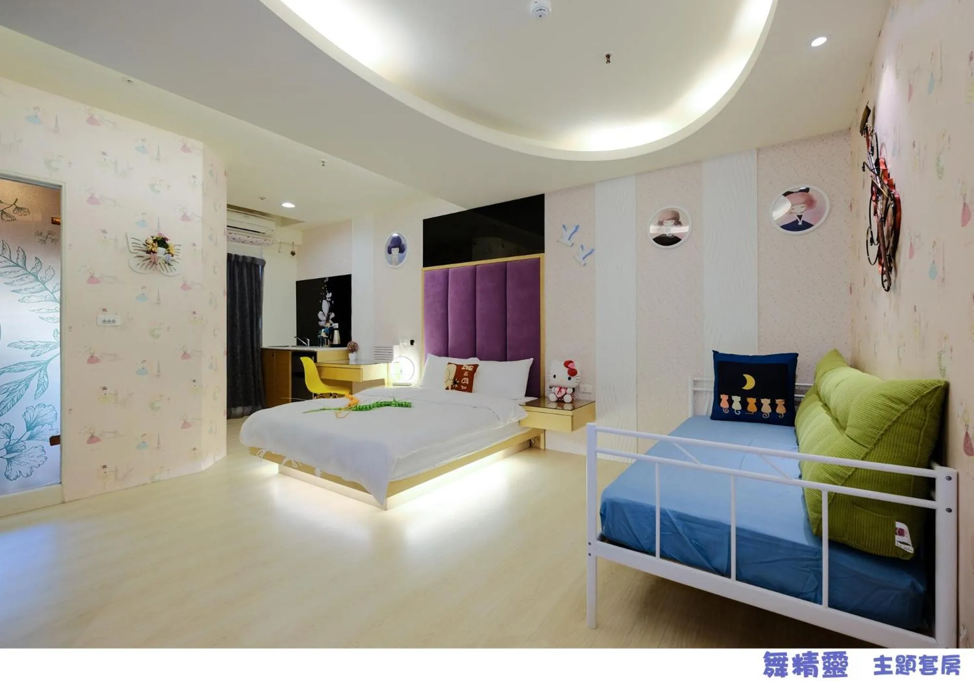 Photo of the whole room, Bed in 85 Asia Hotel