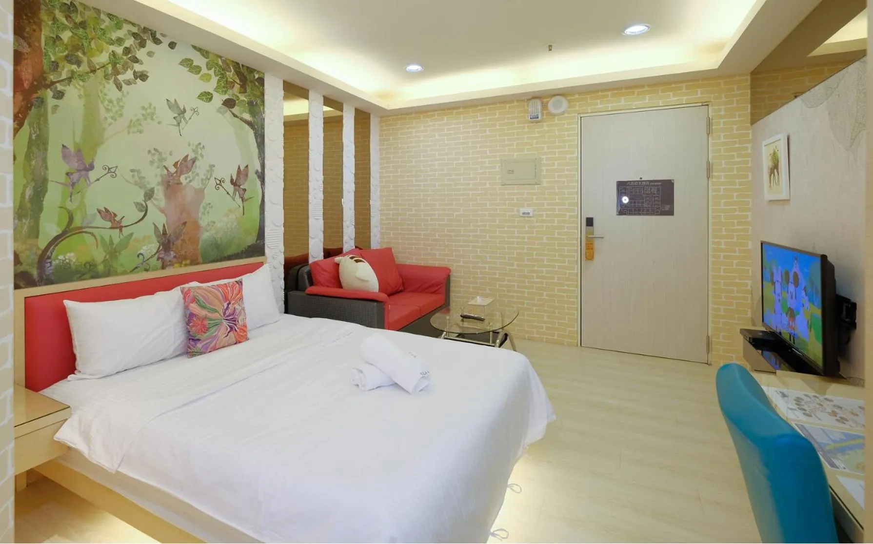 Photo of the whole room, Bed in 85 Asia Hotel