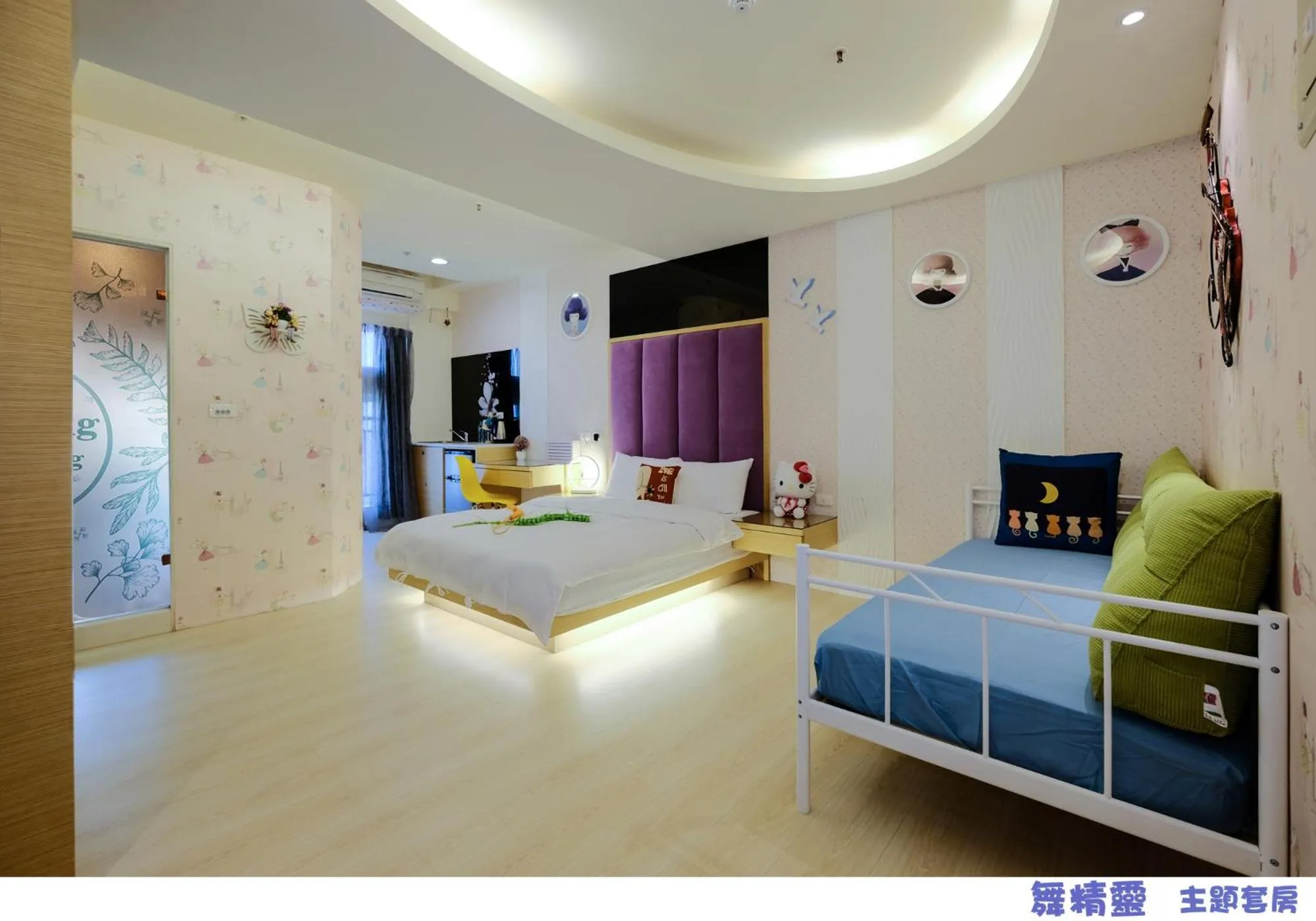 Photo of the whole room, Bed in 85 Asia Hotel