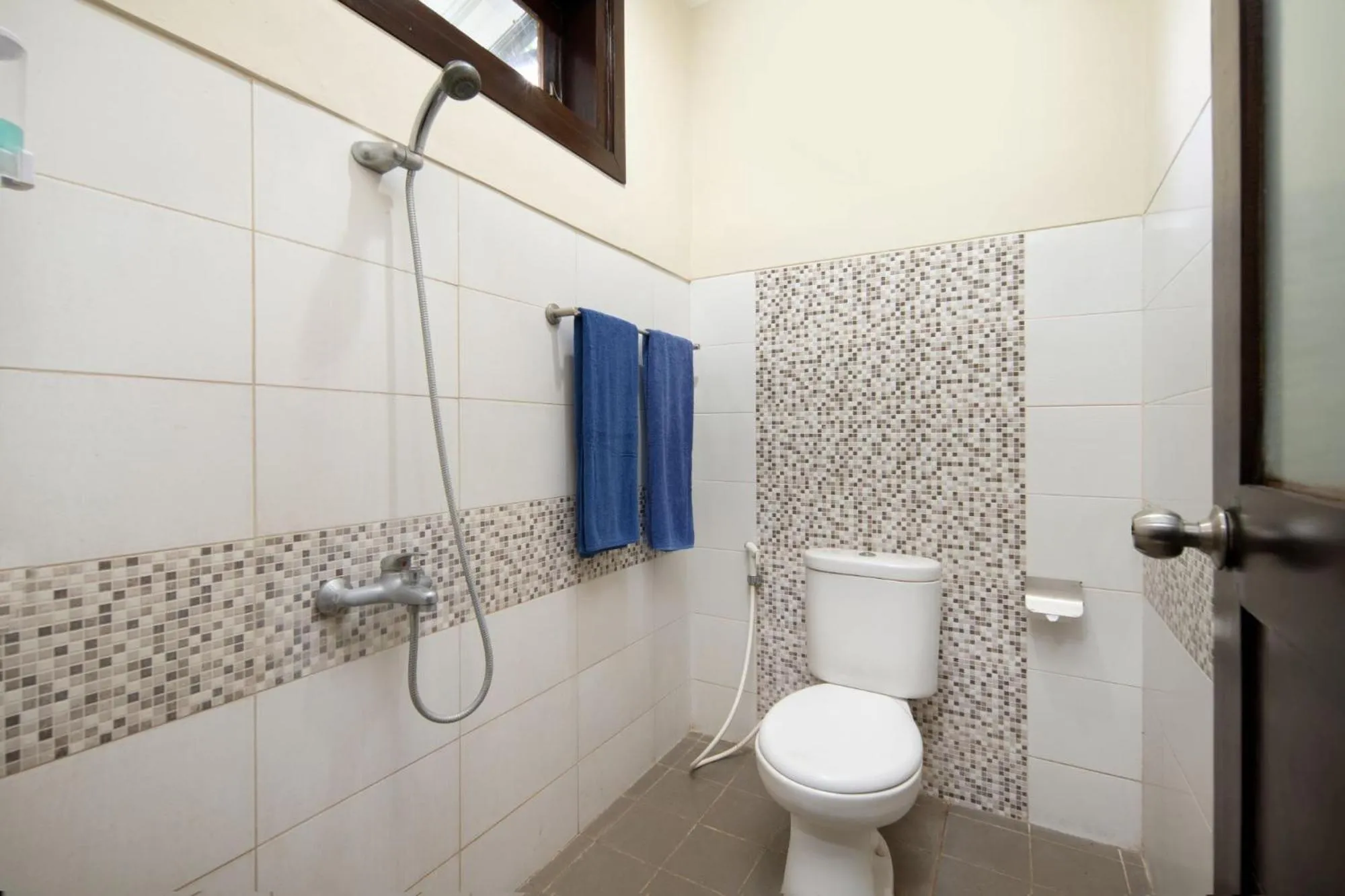 Bathroom in Canggu Bona Kubu by Kamara