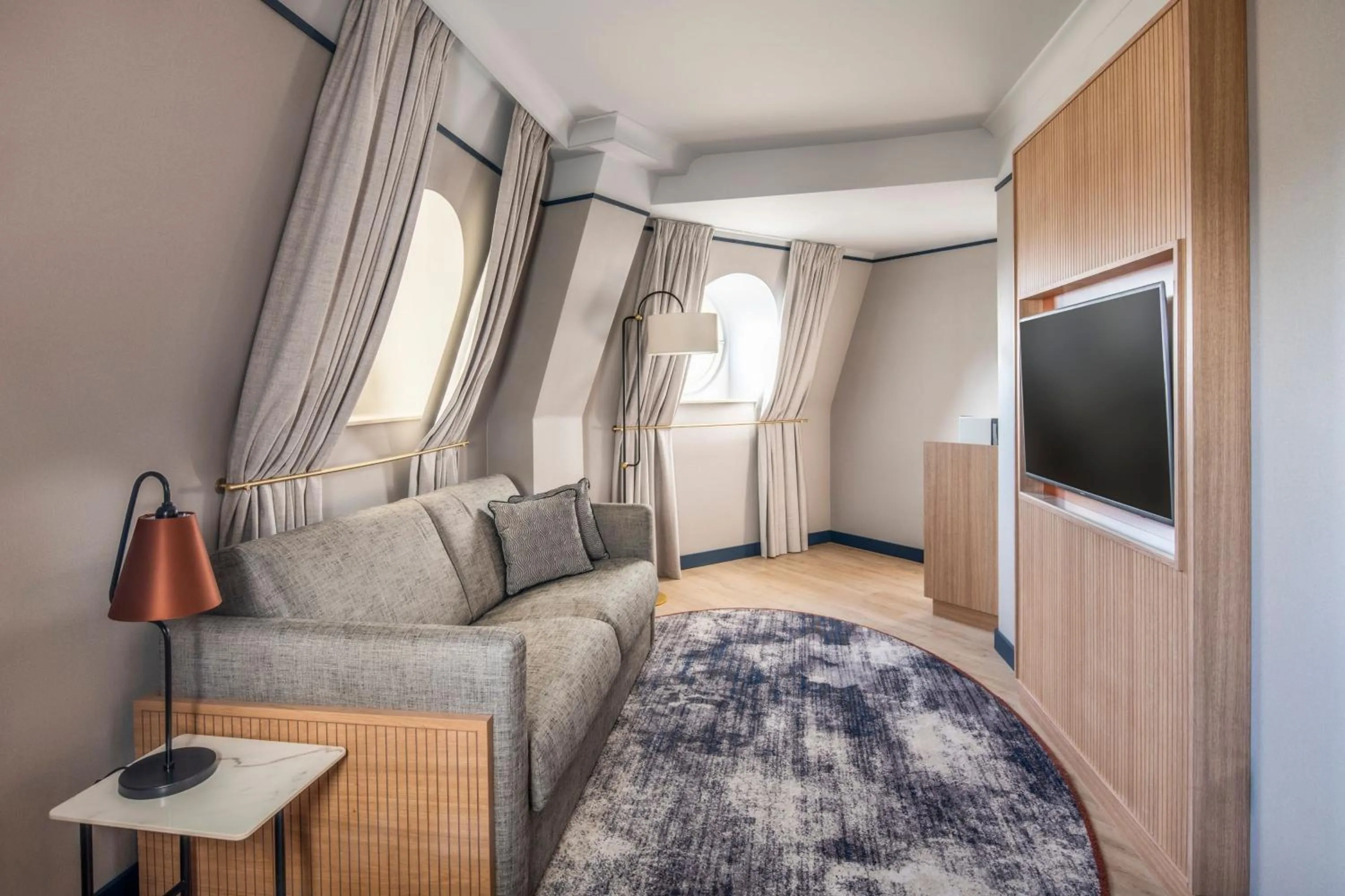 Photo of the whole room, Bed in Brussels Marriott Hotel Grand Place