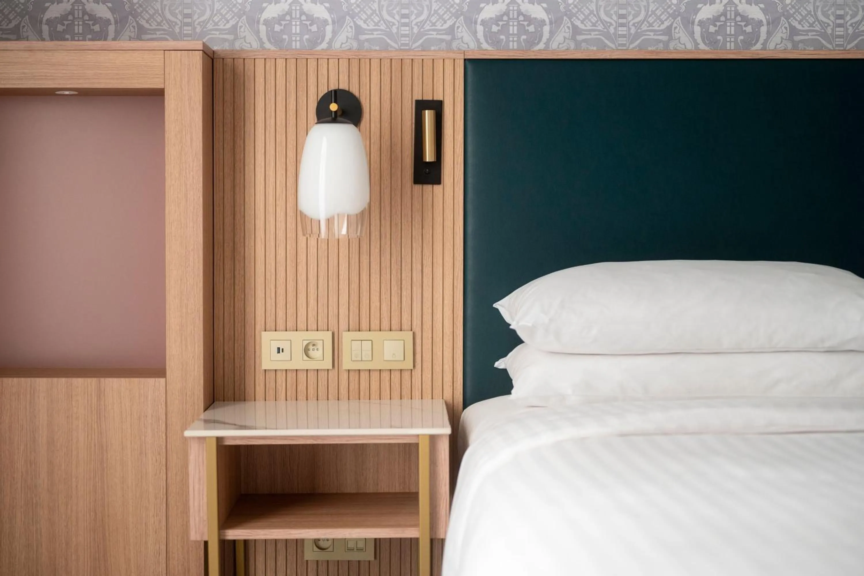 Photo of the whole room, Bed in Brussels Marriott Hotel Grand Place