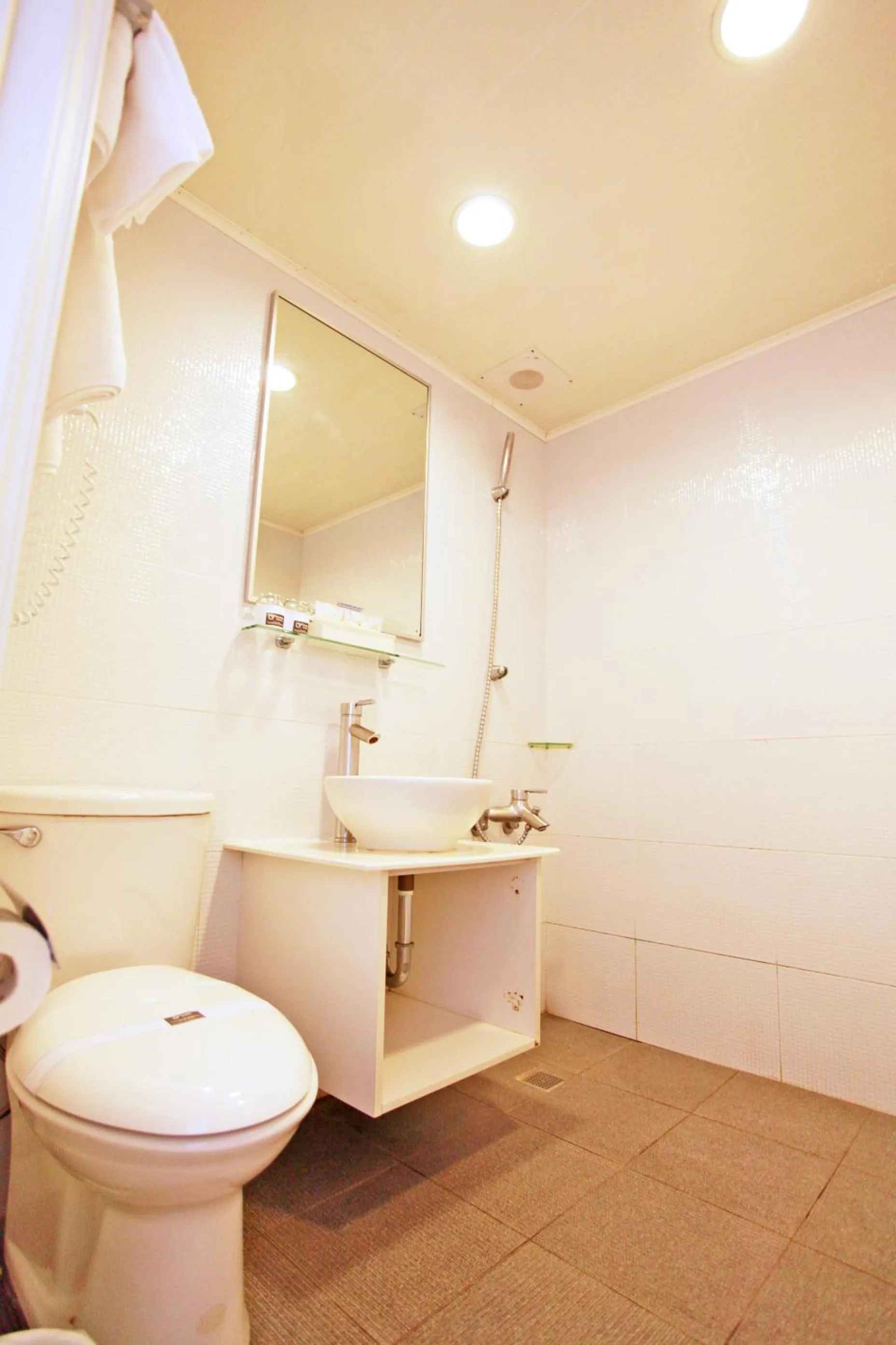 Shower in Taitung Yes Hotel