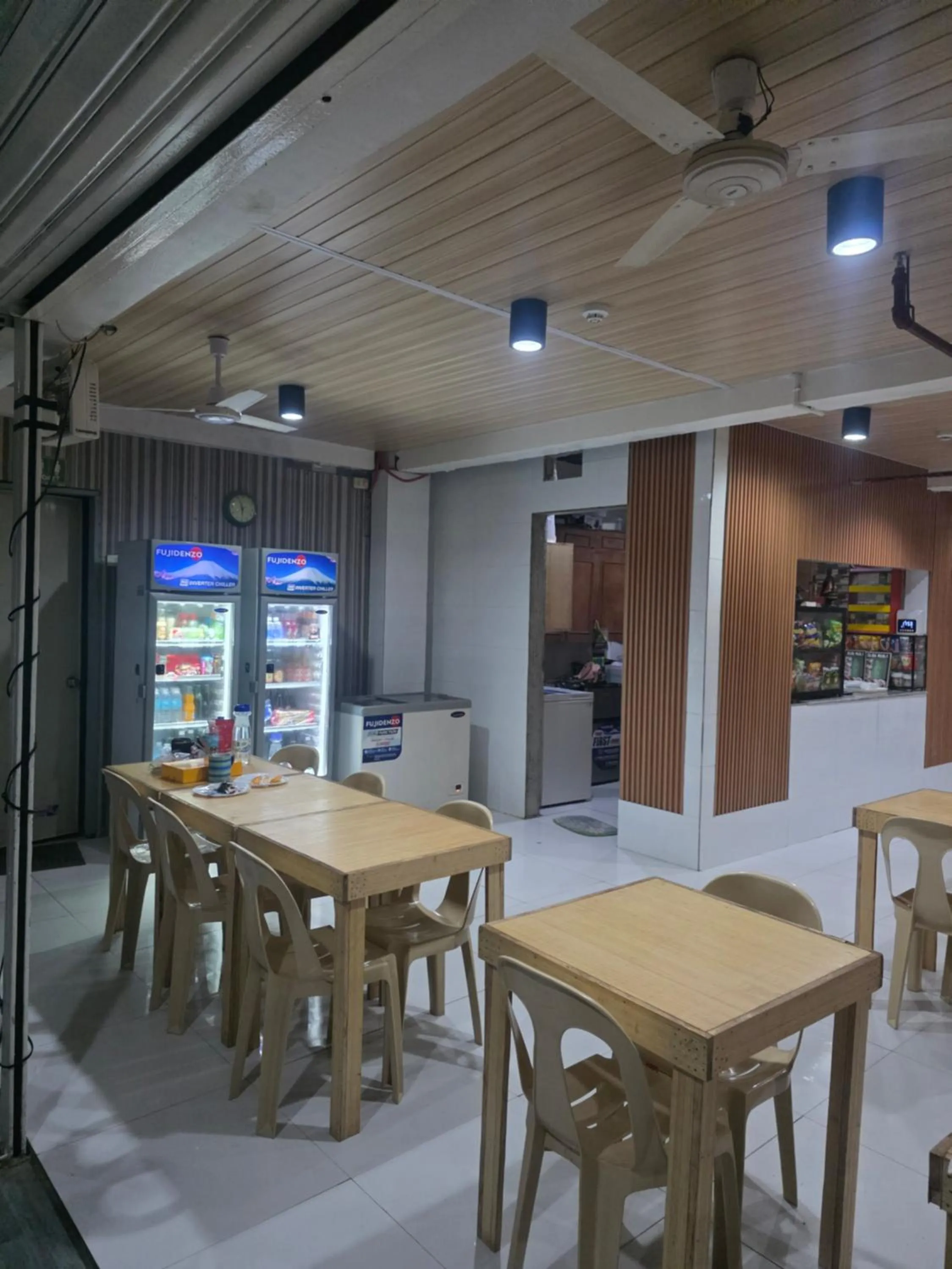 Restaurant/places to eat in Aosmec Square Hotel