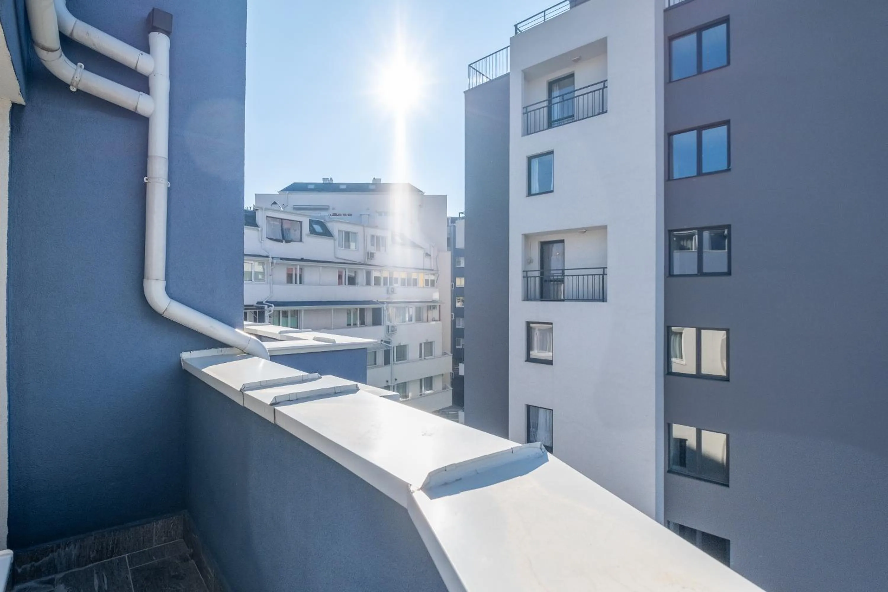 Neighbourhood in Blue Label Apart House