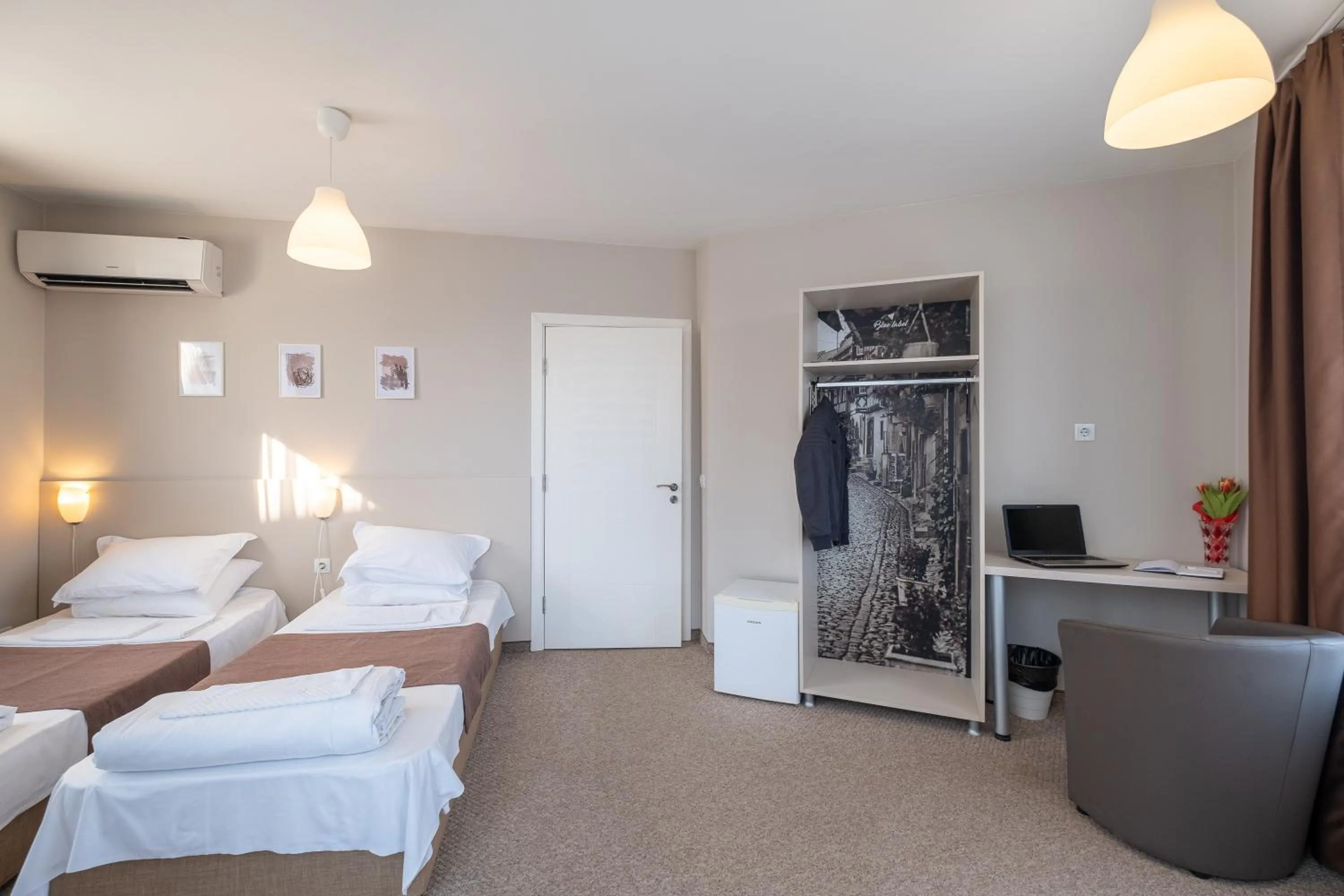 Photo of the whole room, Bed in Blue Label Apart House