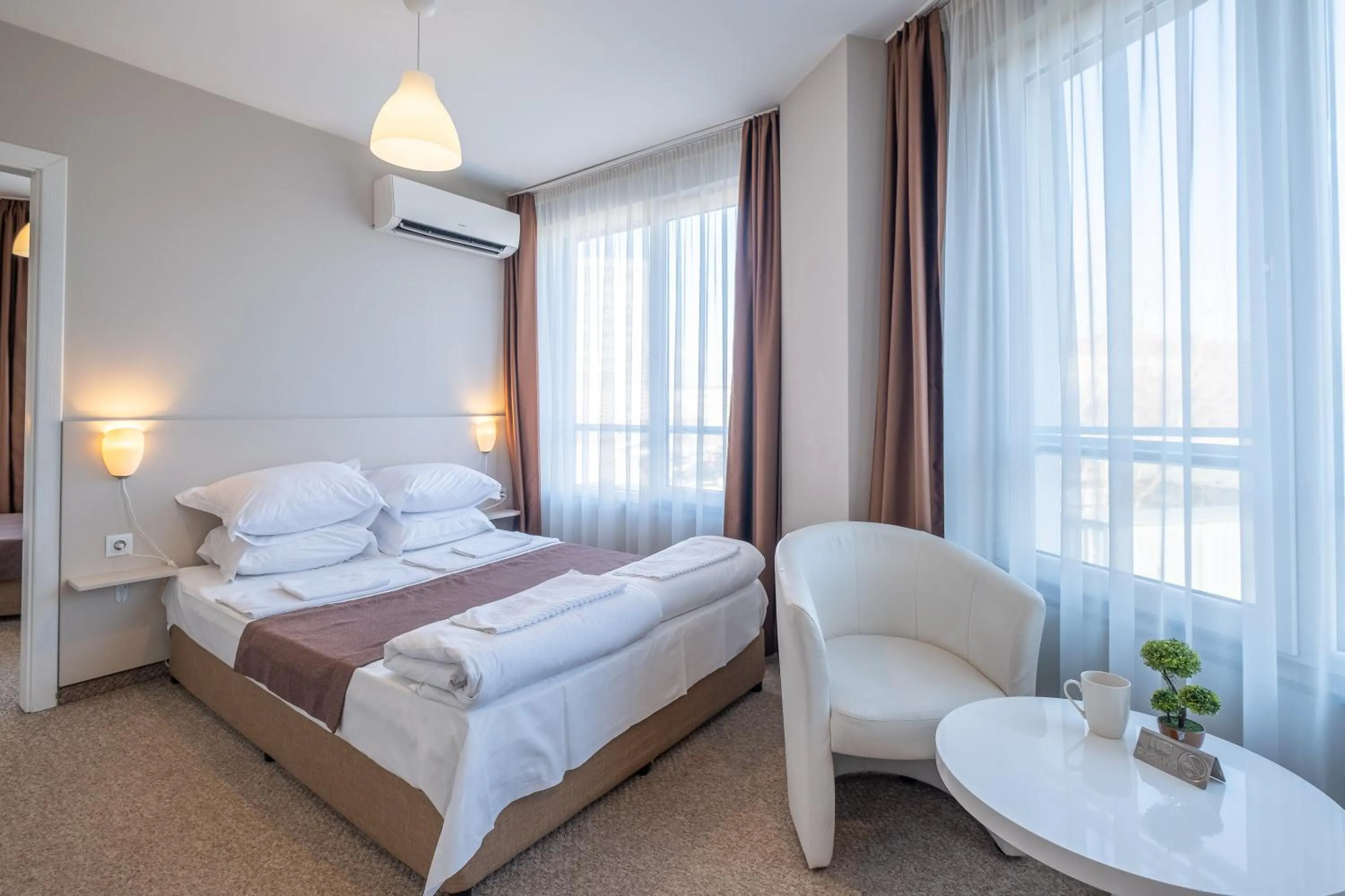 Photo of the whole room, Bed in Blue Label Apart House