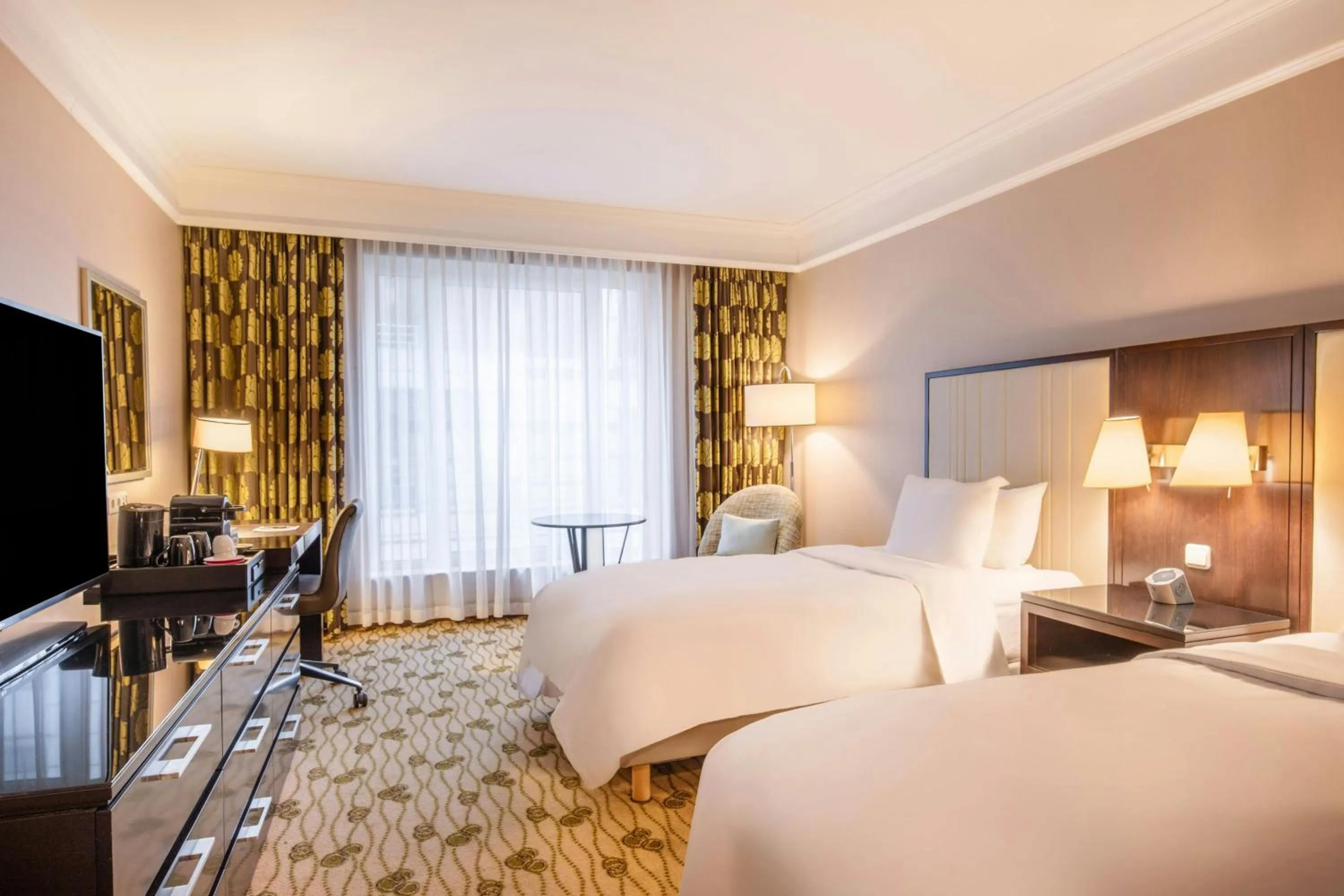 Photo of the whole room, Bed in Renaissance Brussels Hotel