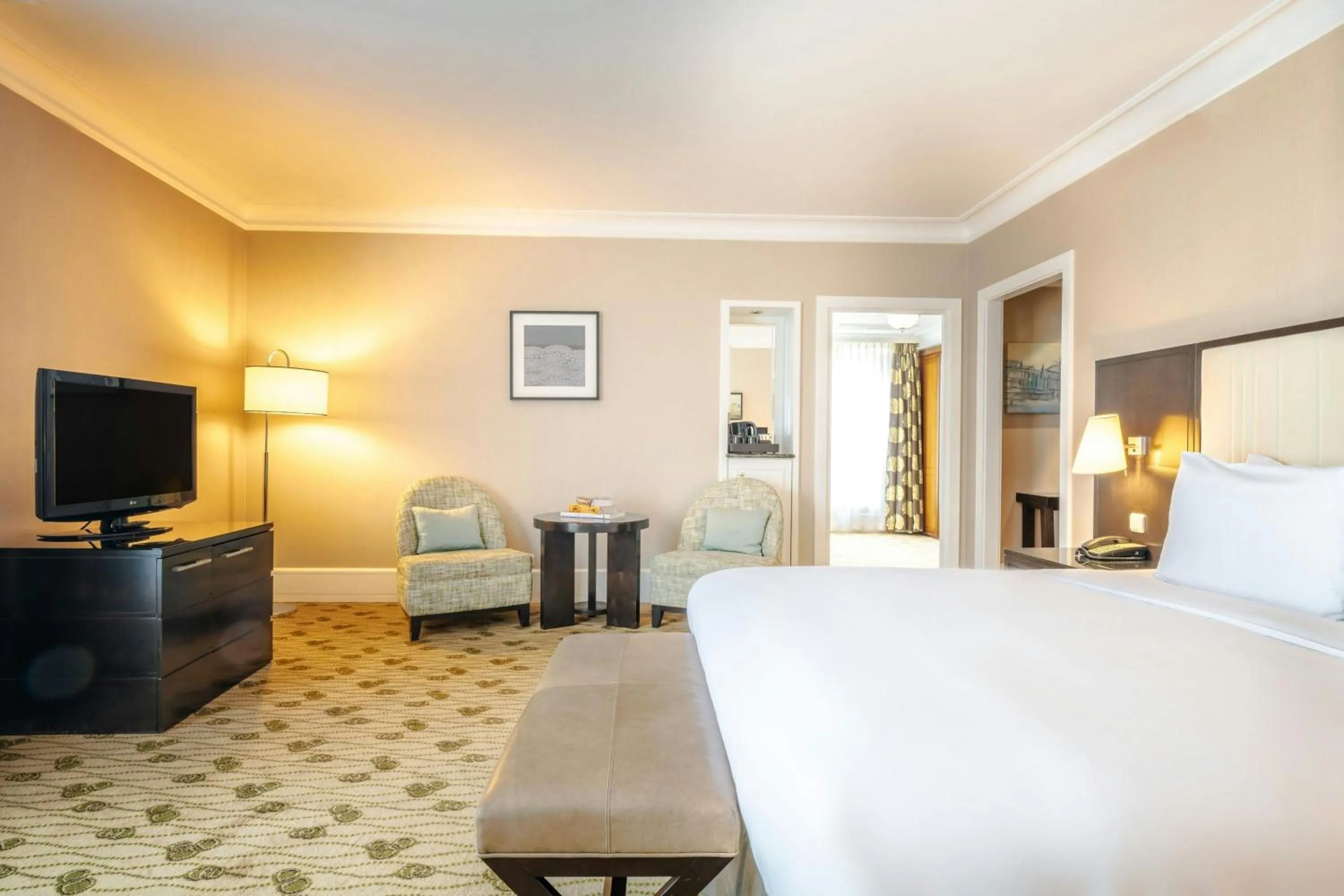 Photo of the whole room, Bed in Renaissance Brussels Hotel