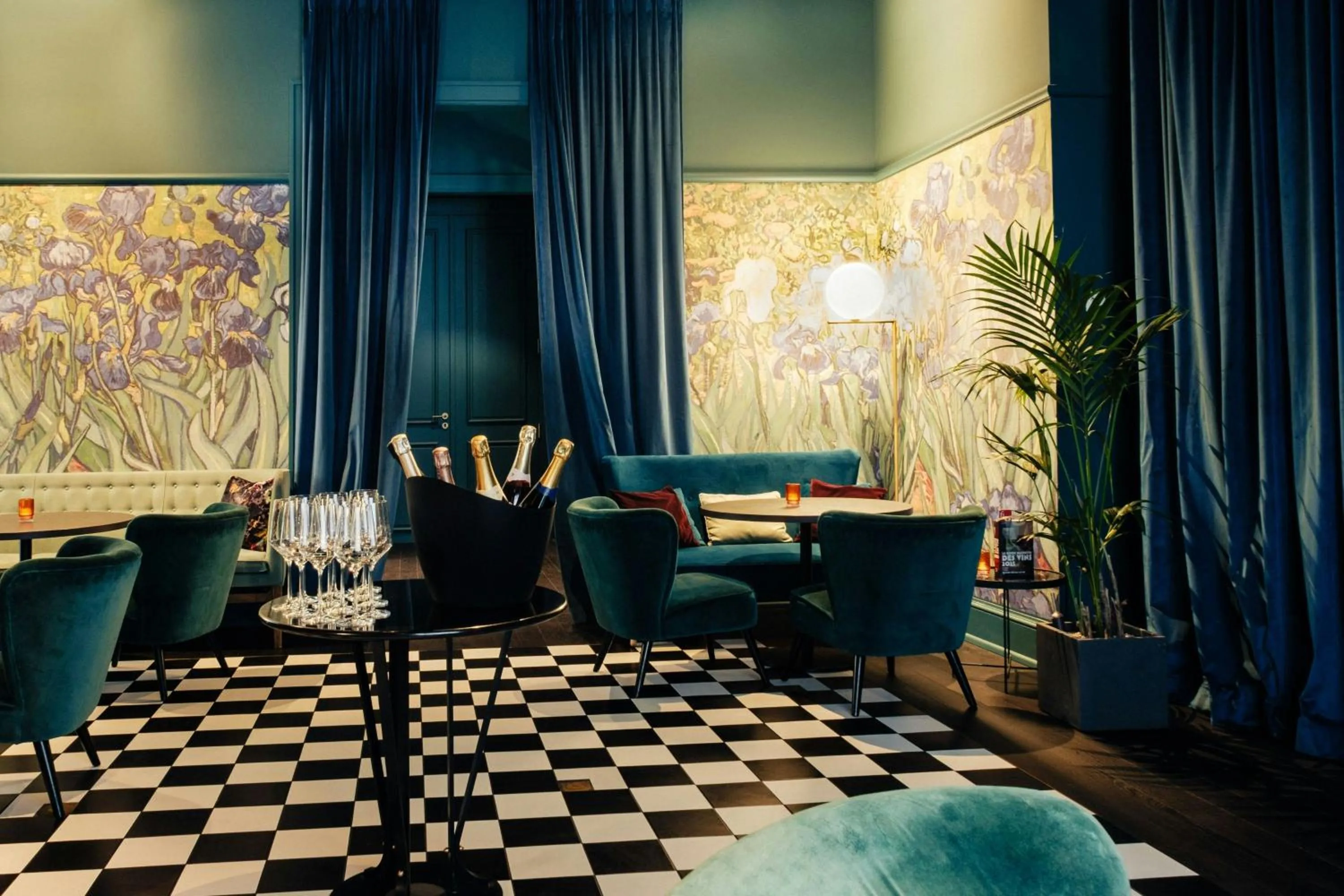 Restaurant/places to eat in Renaissance Brussels Hotel